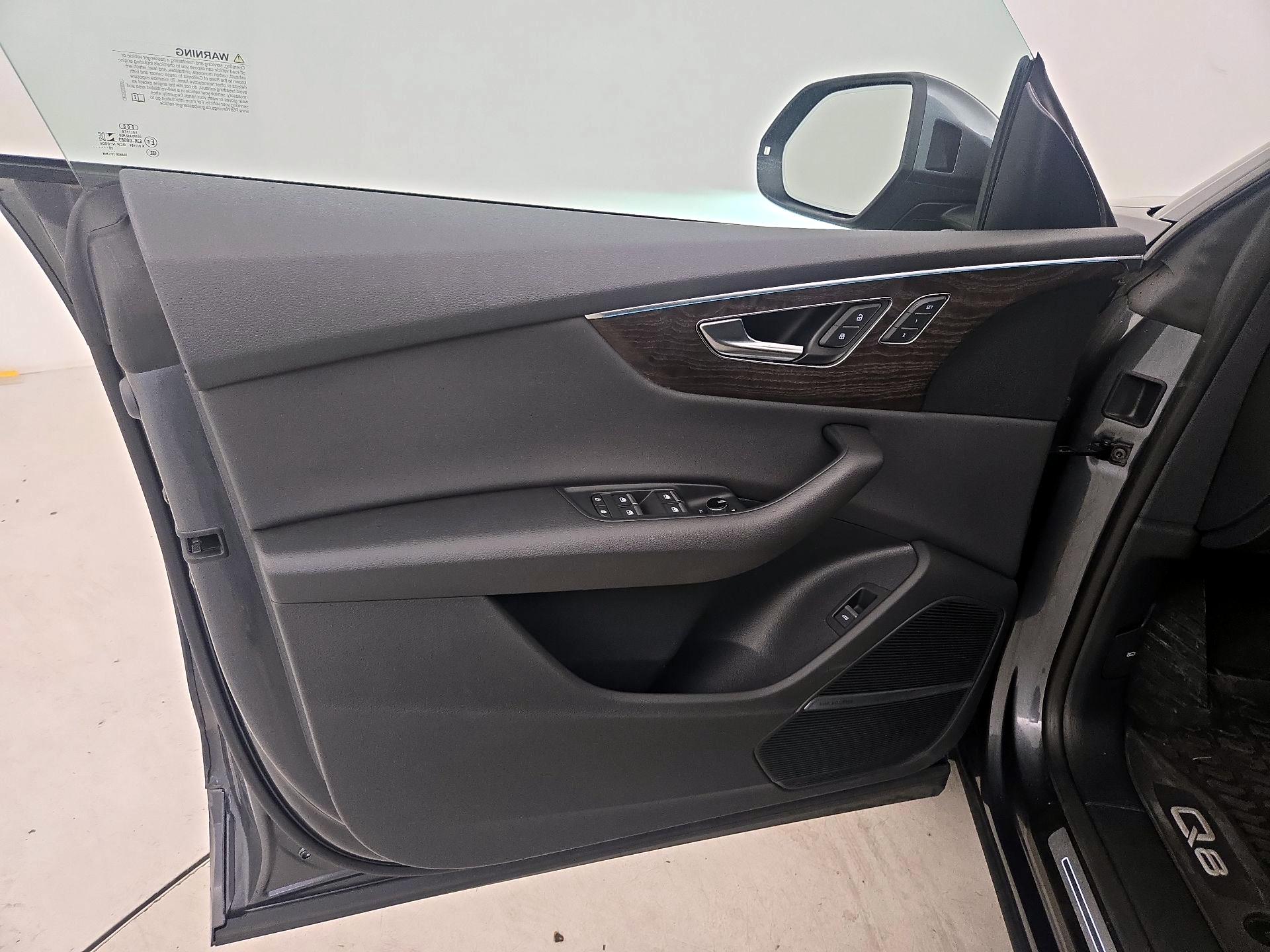 Thumbnail: 2021 Audi Q8 - 12