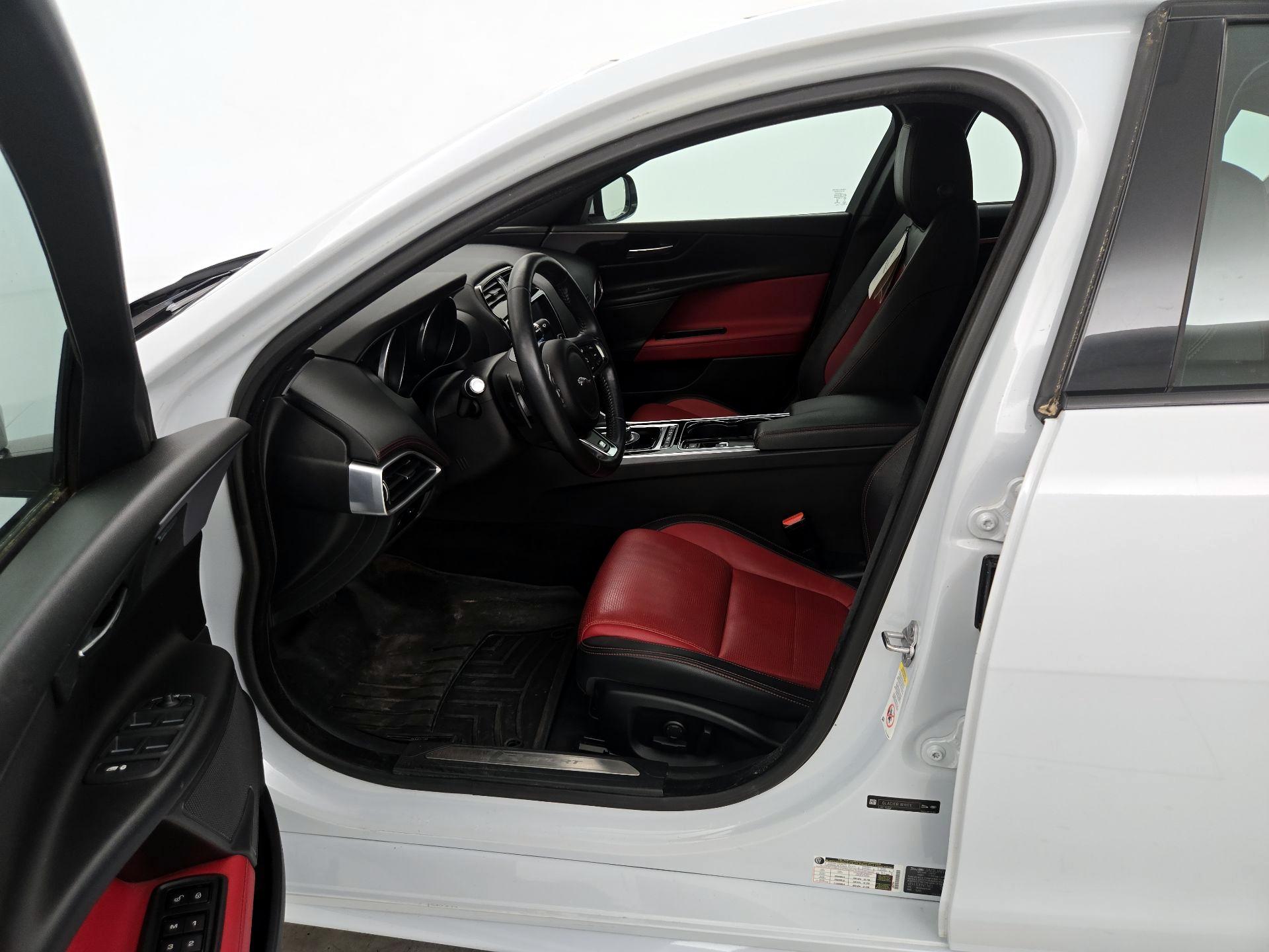 Thumbnail: 2017 Jaguar XE - 11
