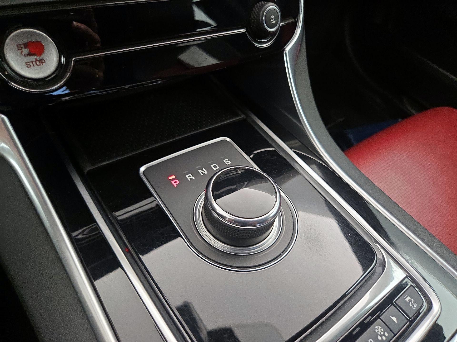 Thumbnail: 2017 Jaguar XE - 17