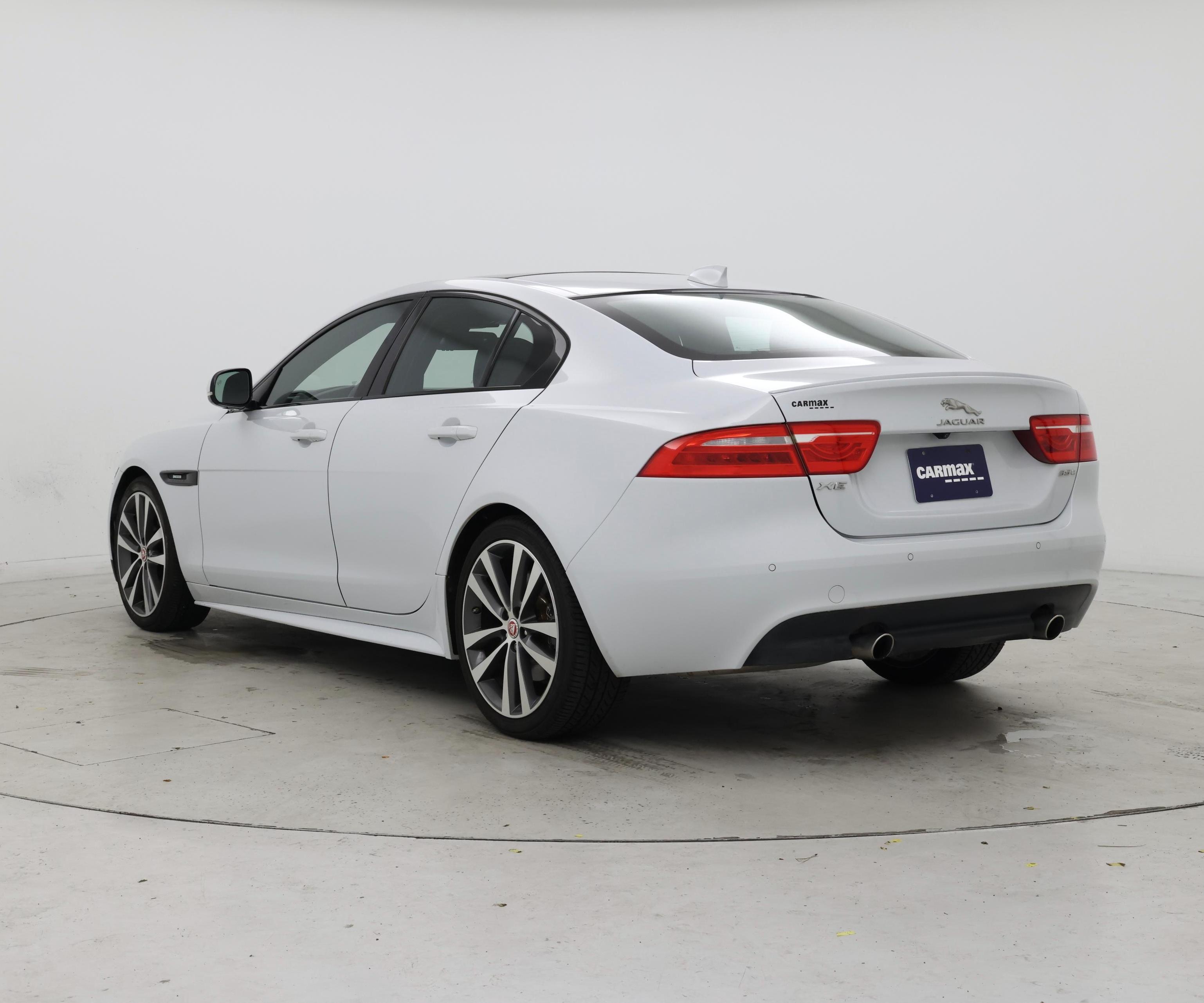 Thumbnail: 2017 Jaguar XE - 2