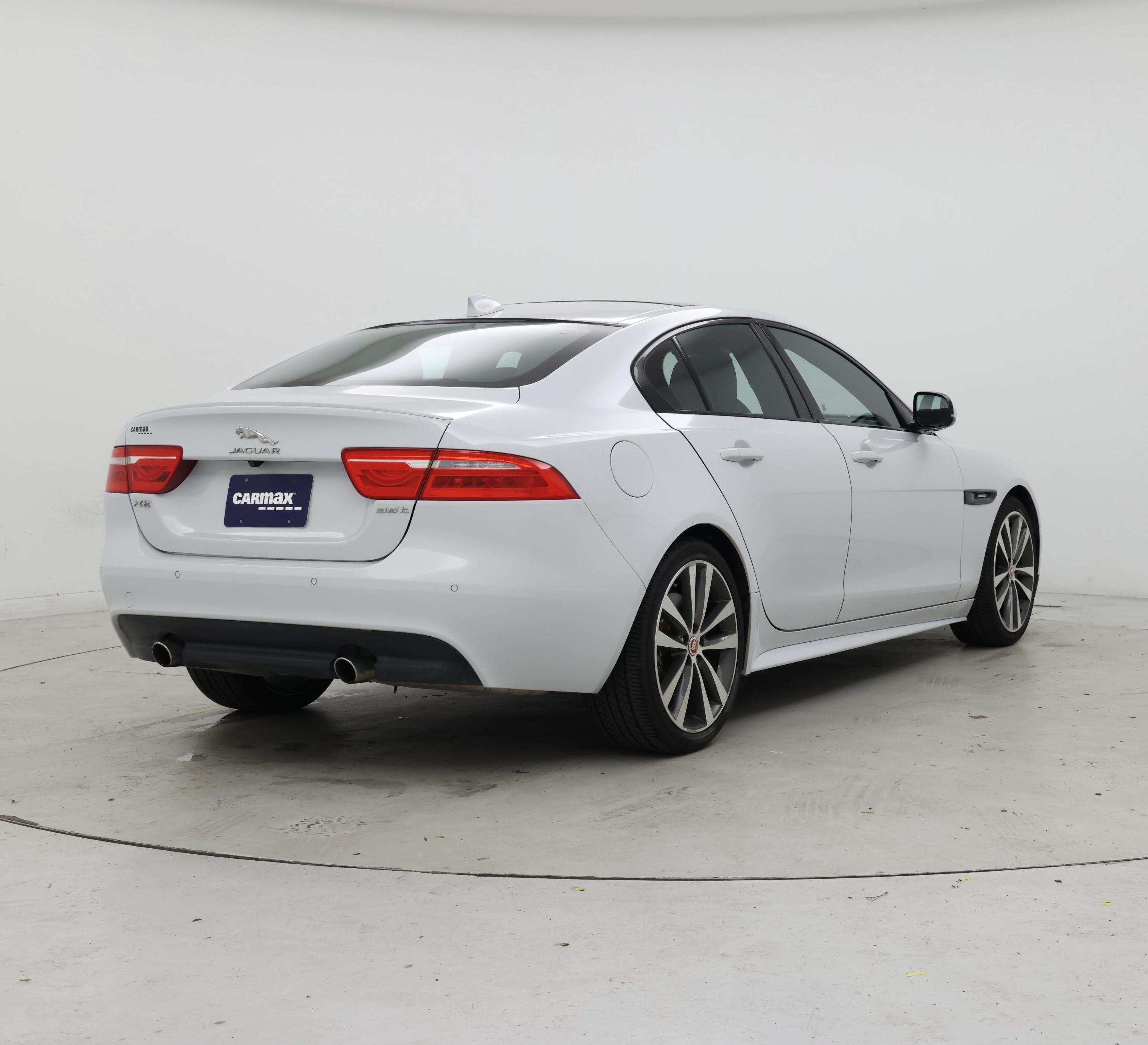 Thumbnail: 2017 Jaguar XE - 8
