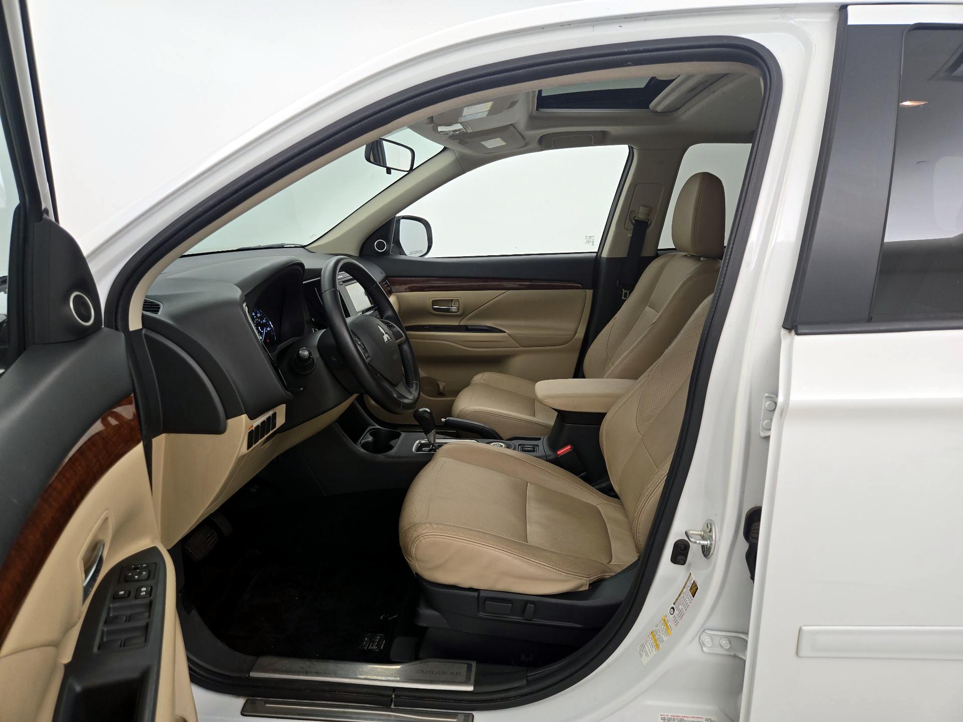 Thumbnail: 2014 Mitsubishi Outlander - 11
