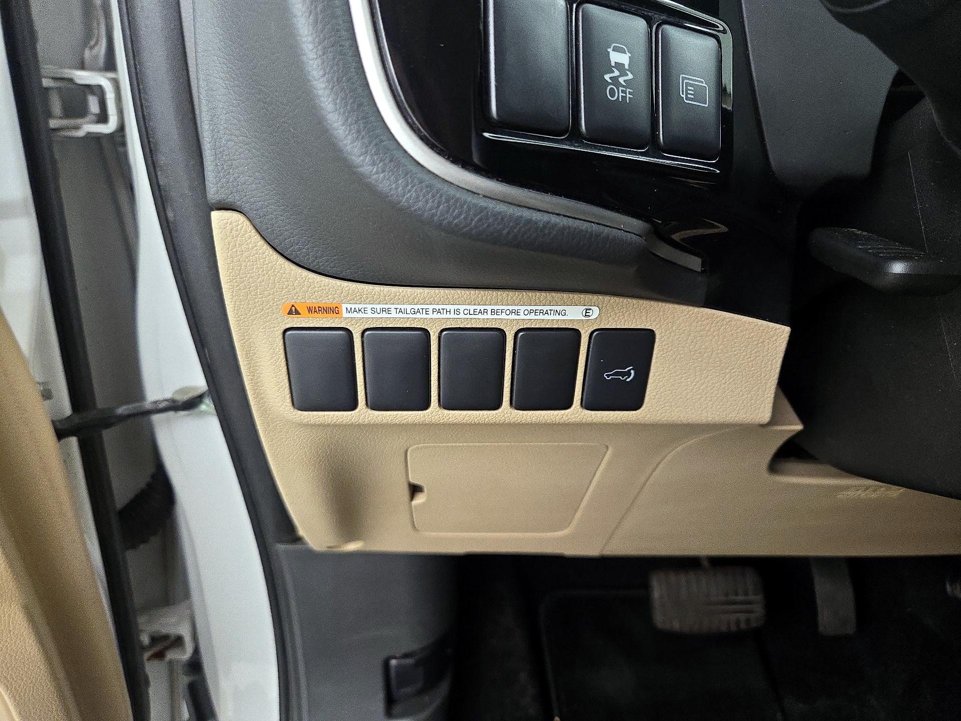 Thumbnail: 2014 Mitsubishi Outlander - 13