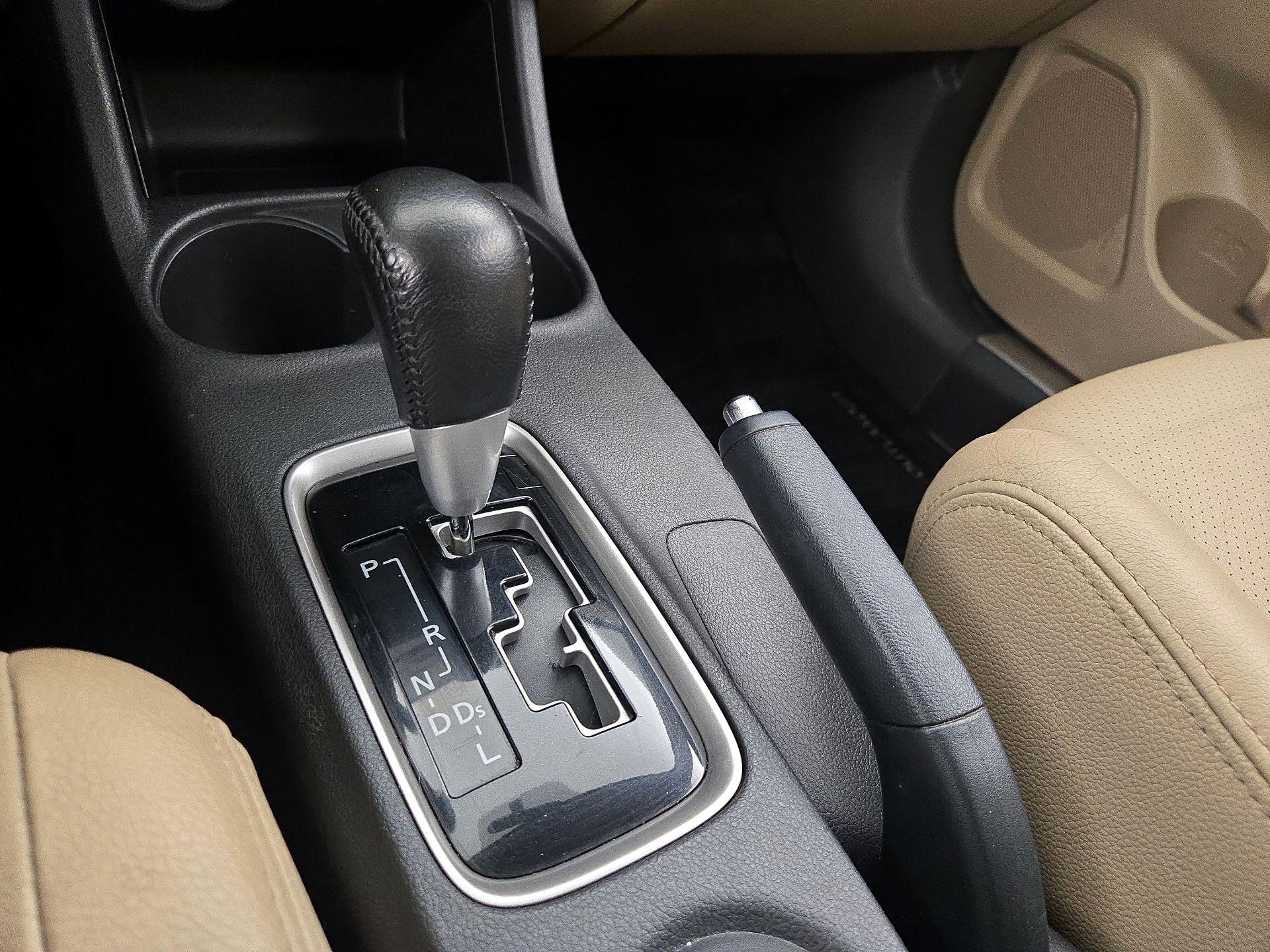 Thumbnail: 2014 Mitsubishi Outlander - 17