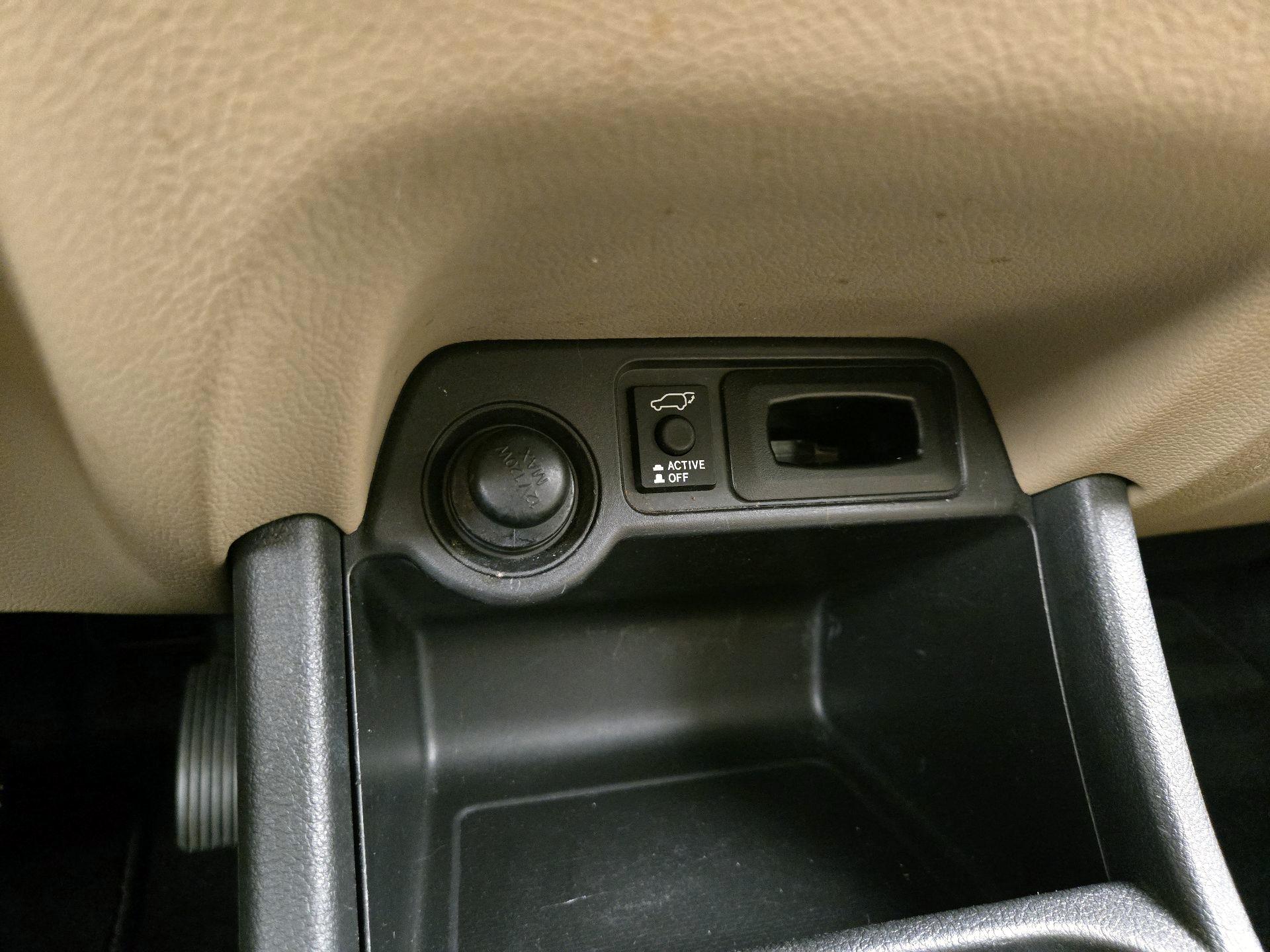 Thumbnail: 2014 Mitsubishi Outlander - 18