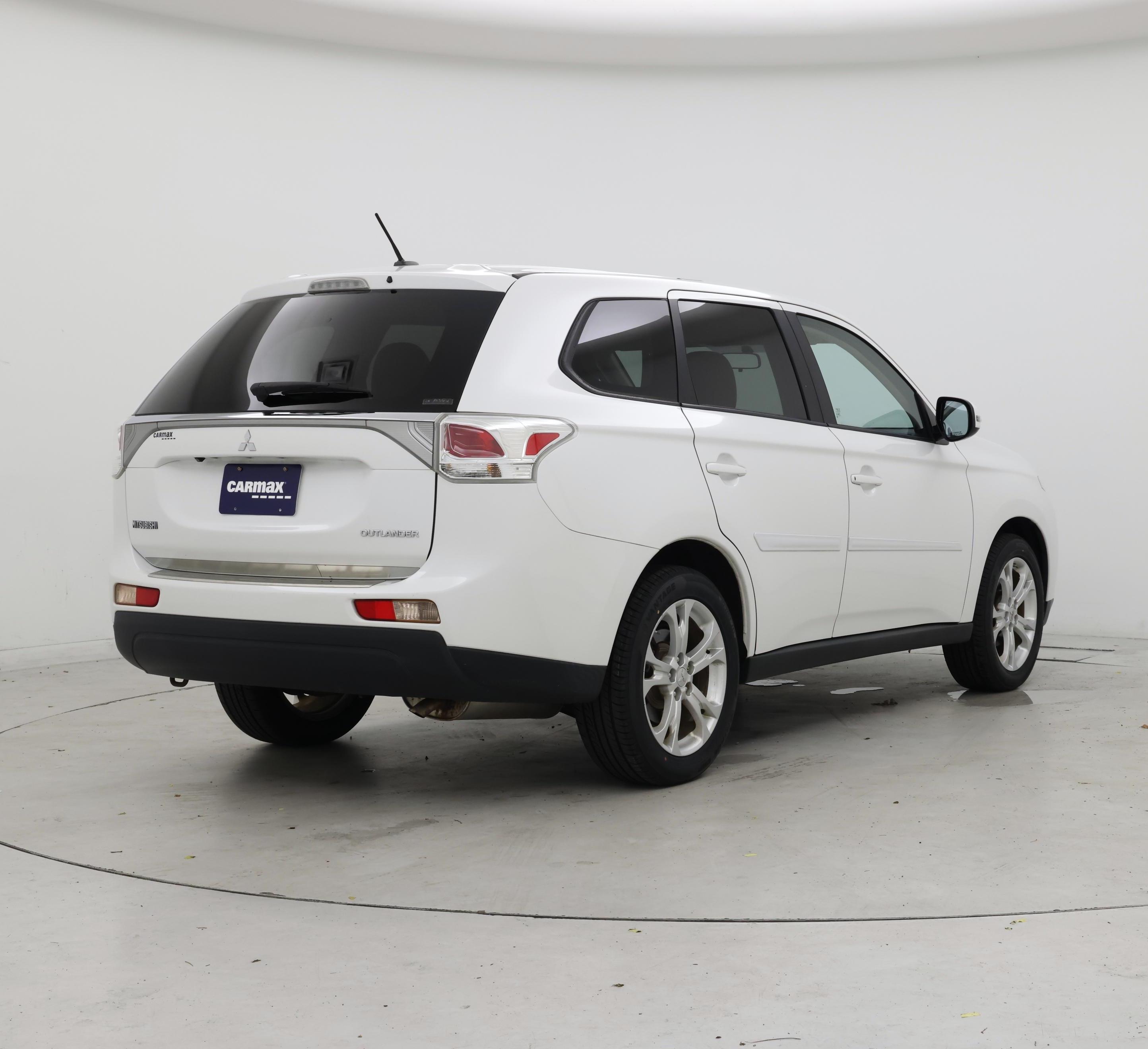 Thumbnail: 2014 Mitsubishi Outlander - 8