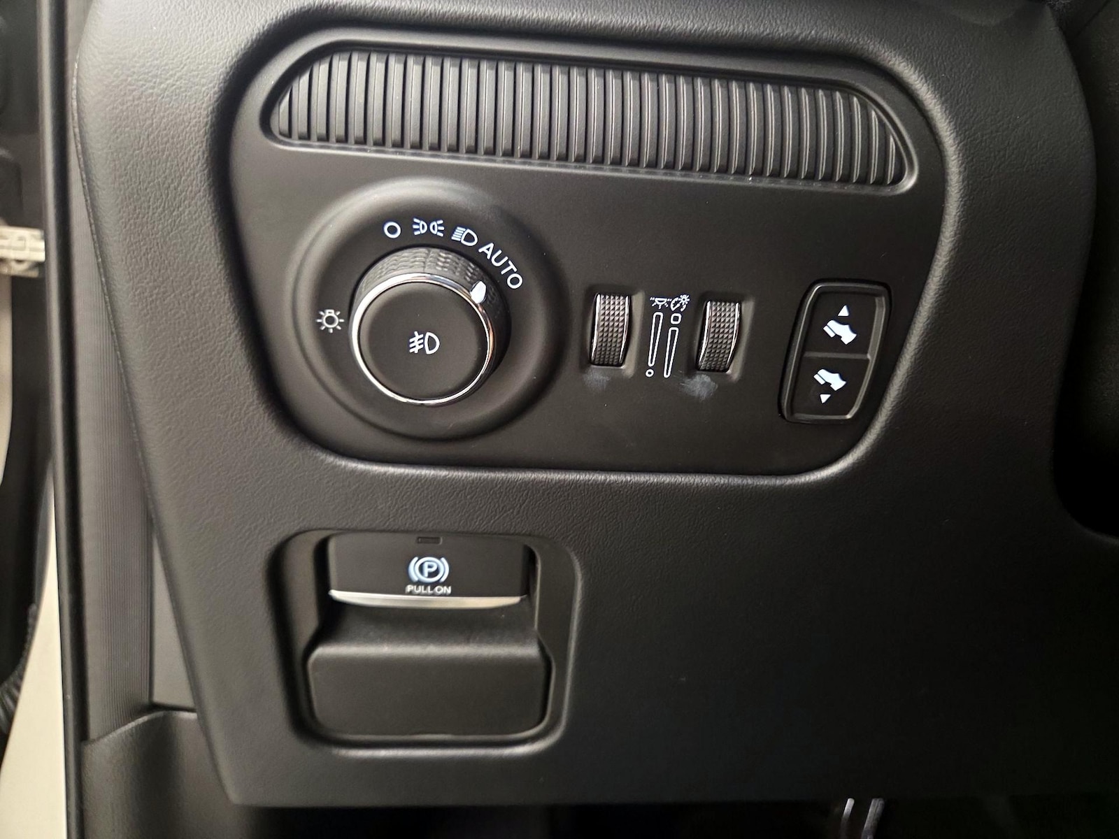 2022 Jeep Grand Wagoneer Series III - Photo 14
