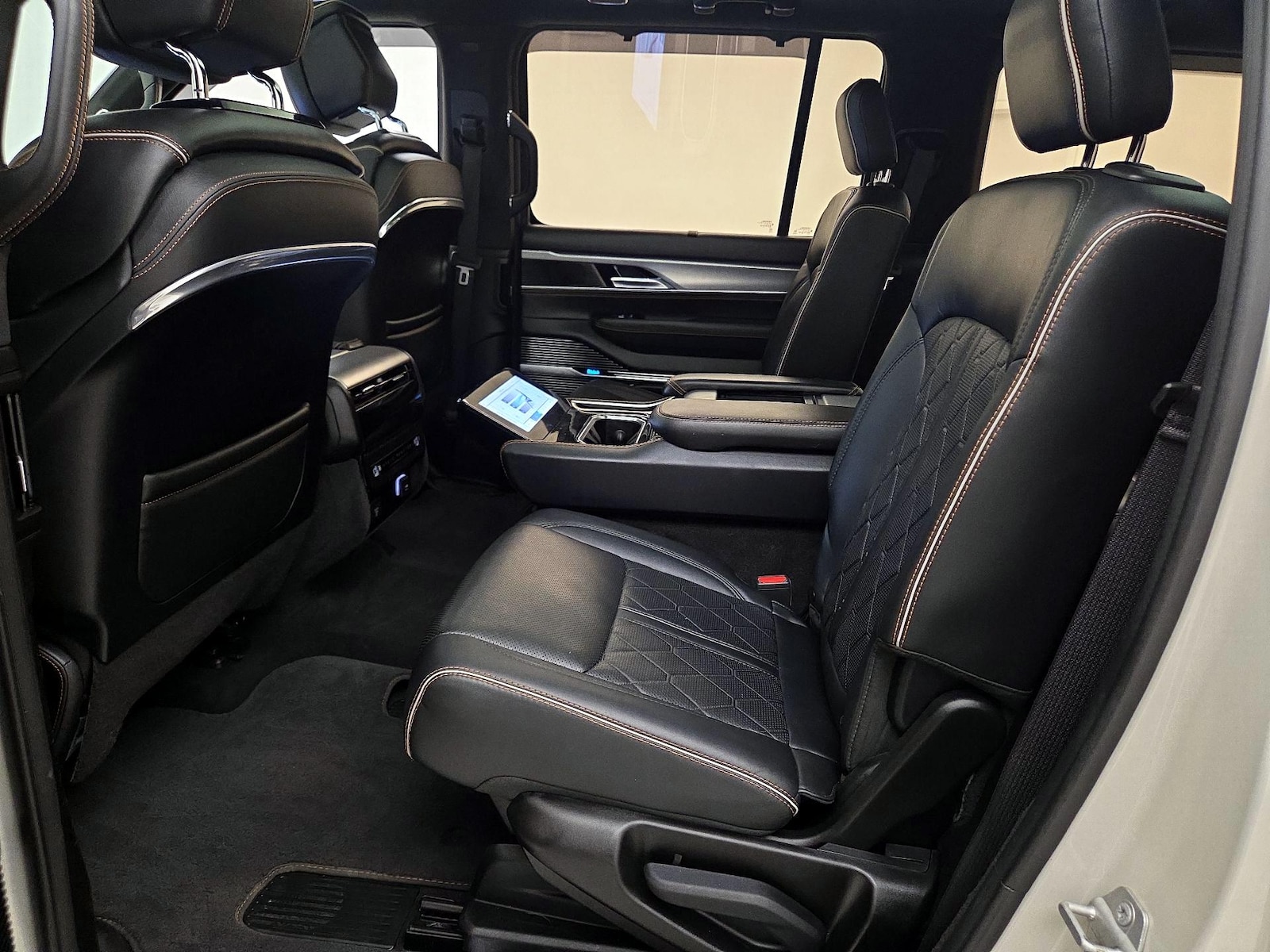 2022 Jeep Grand Wagoneer Series III - Photo 21