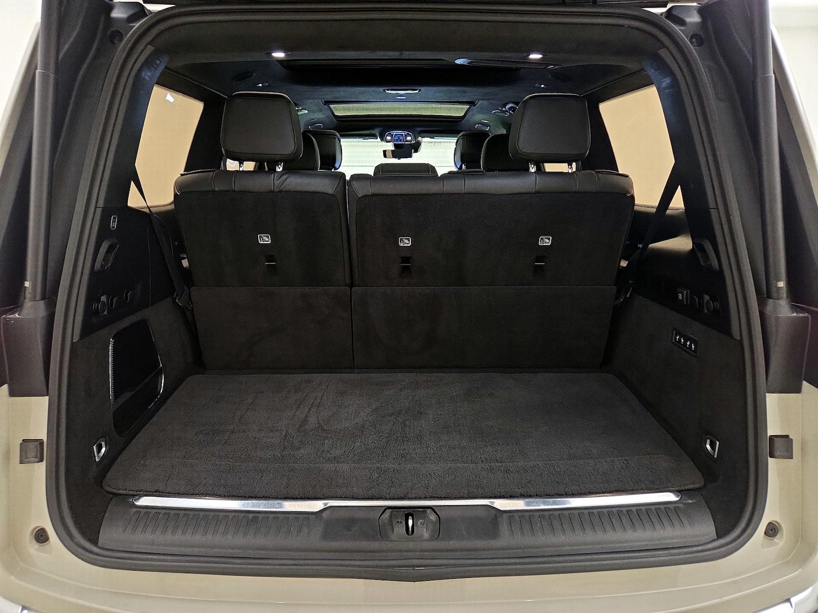 2022 Jeep Grand Wagoneer Series III - Photo 23