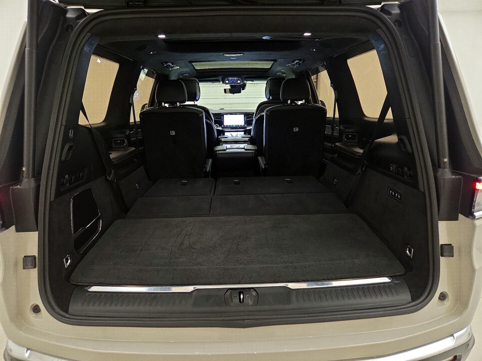 2022 Jeep Grand Wagoneer Series III - Photo 24