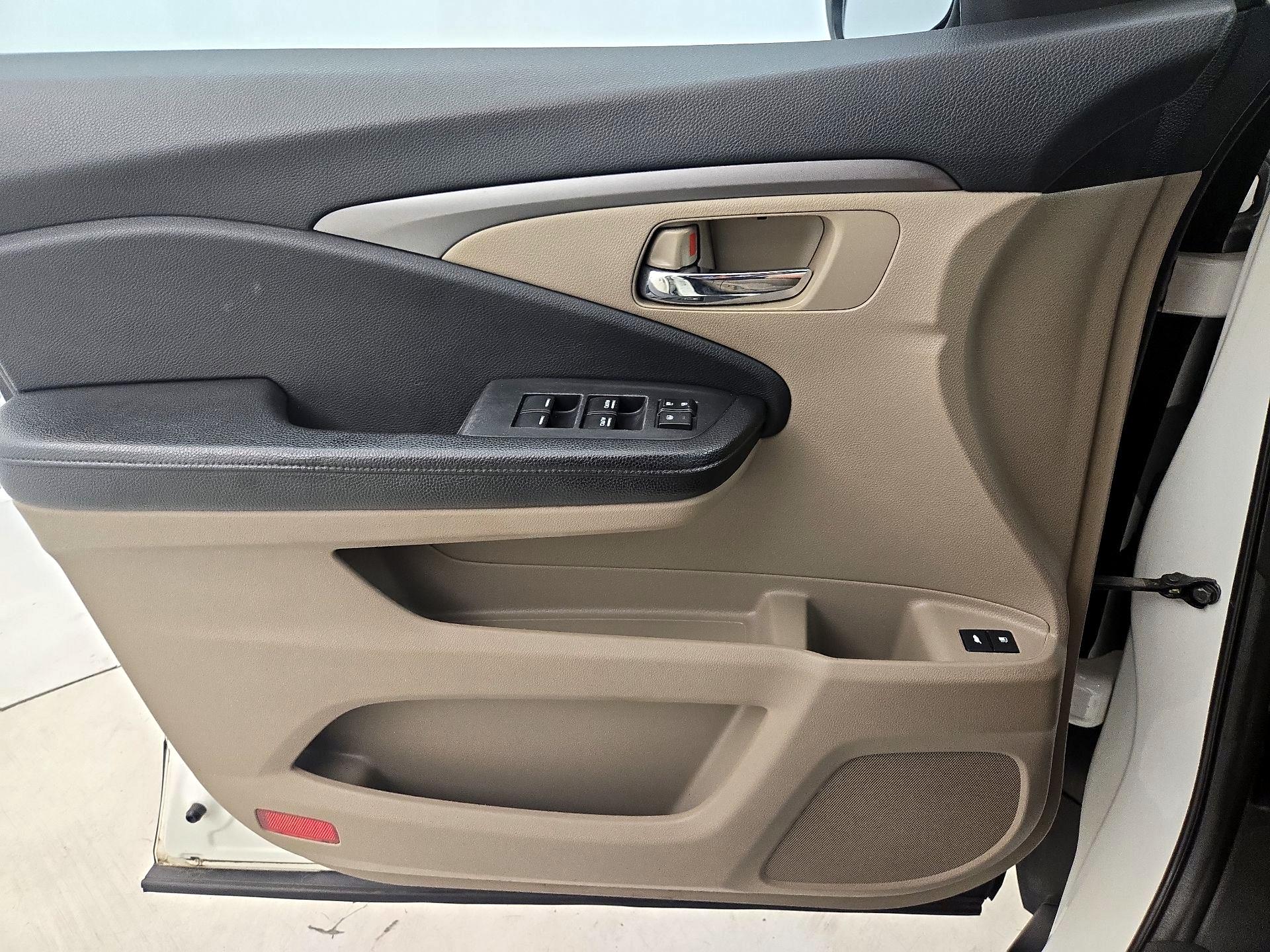 Thumbnail: 2018 Honda Pilot - 12