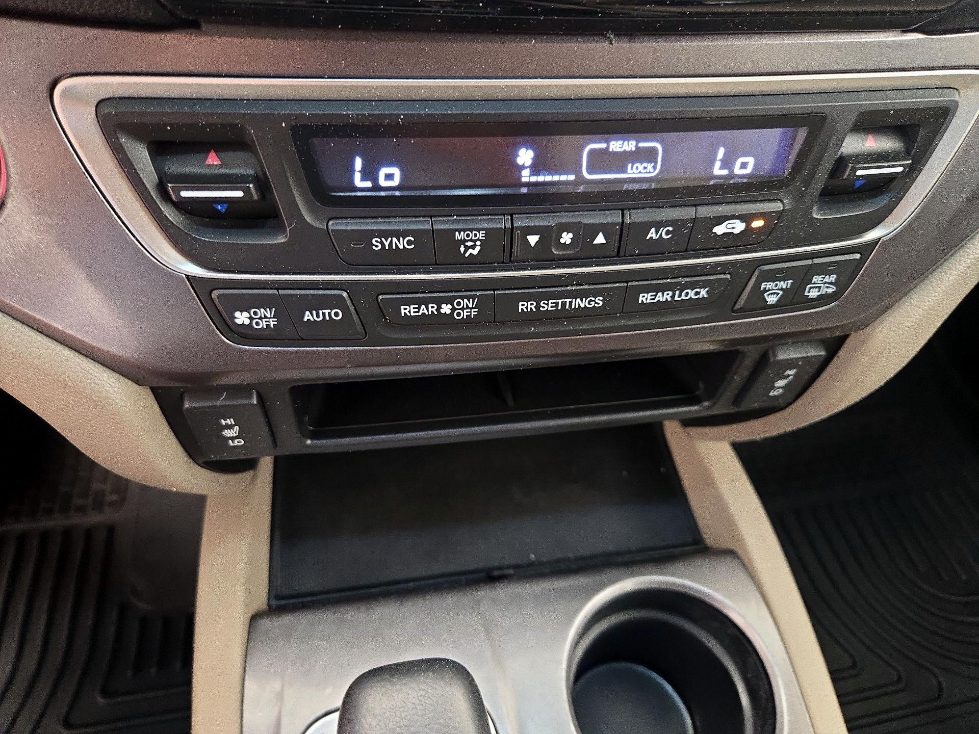Thumbnail: 2018 Honda Pilot - 16