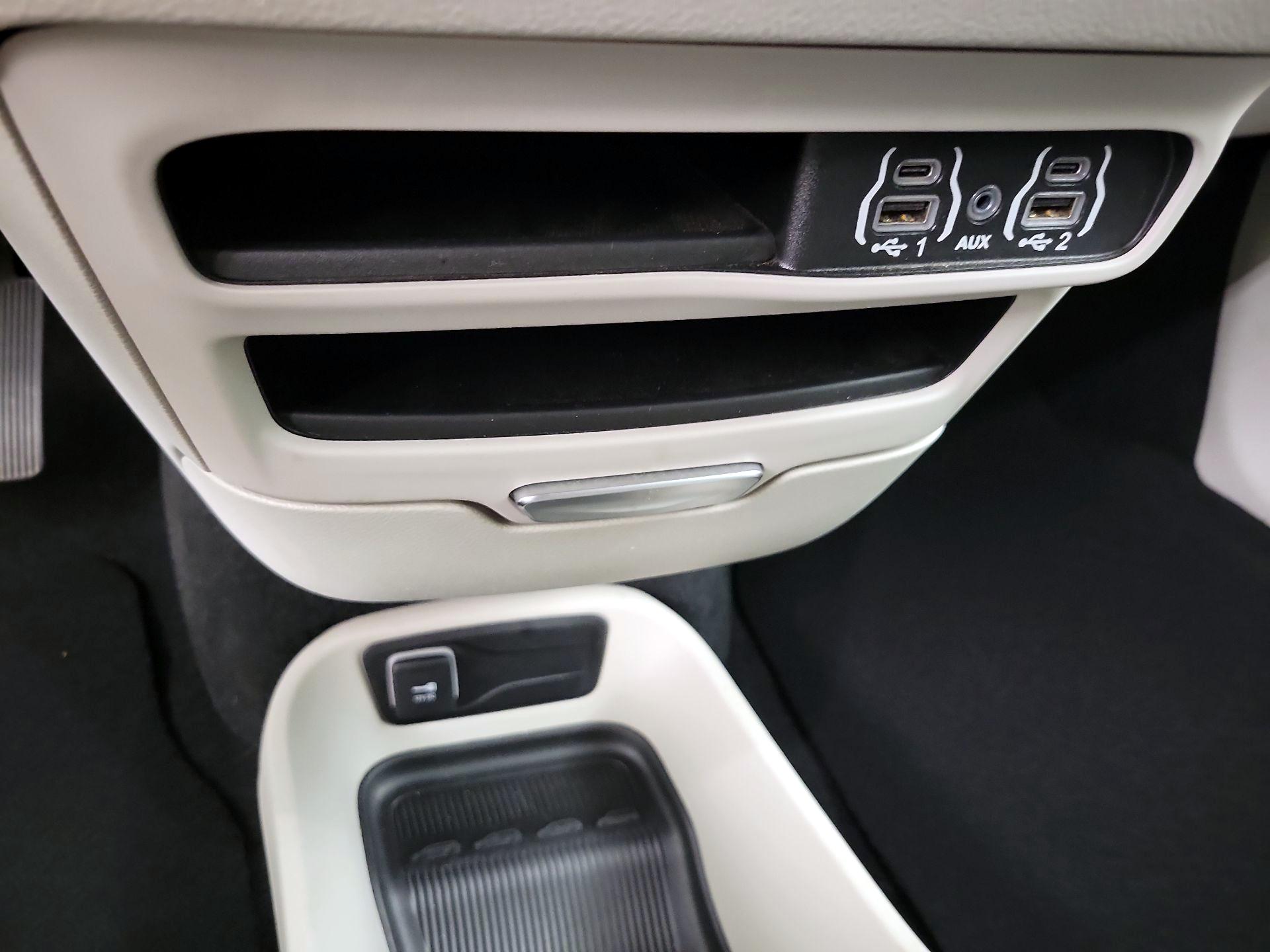 Thumbnail: 2024 Chrysler Pacifica - 18