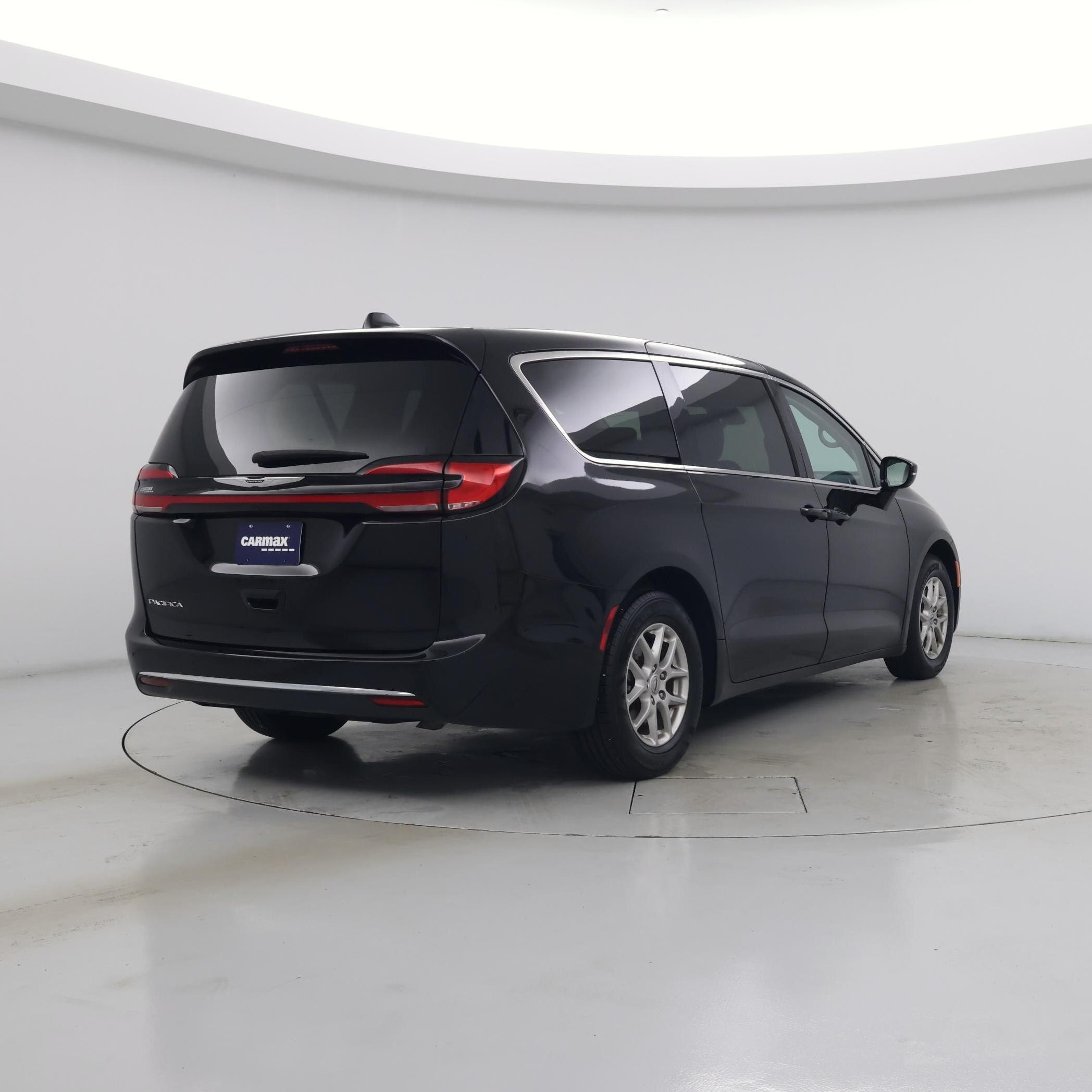 Thumbnail: 2024 Chrysler Pacifica - 8