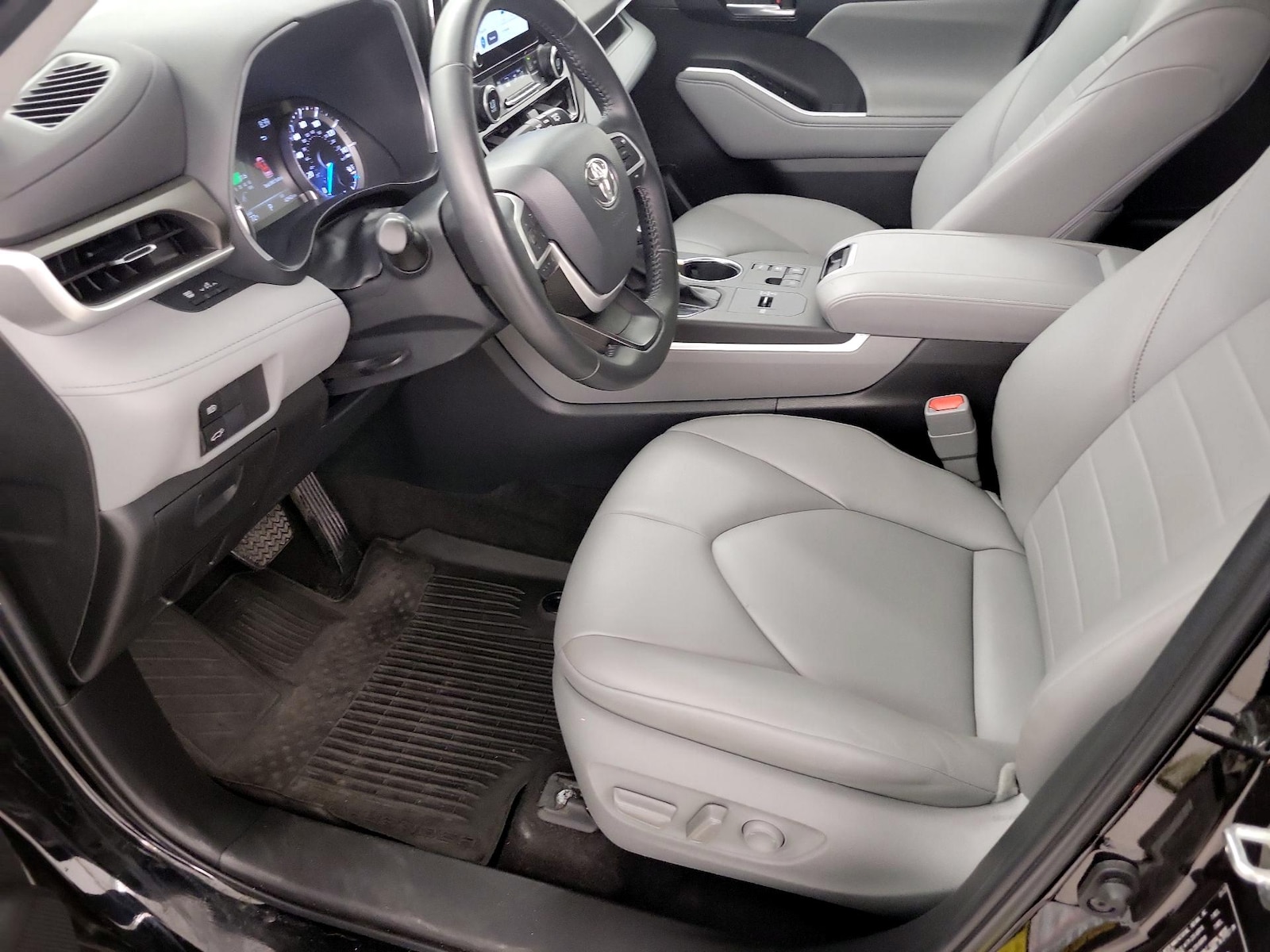 2023 Toyota Highlander XLE - Photo 12