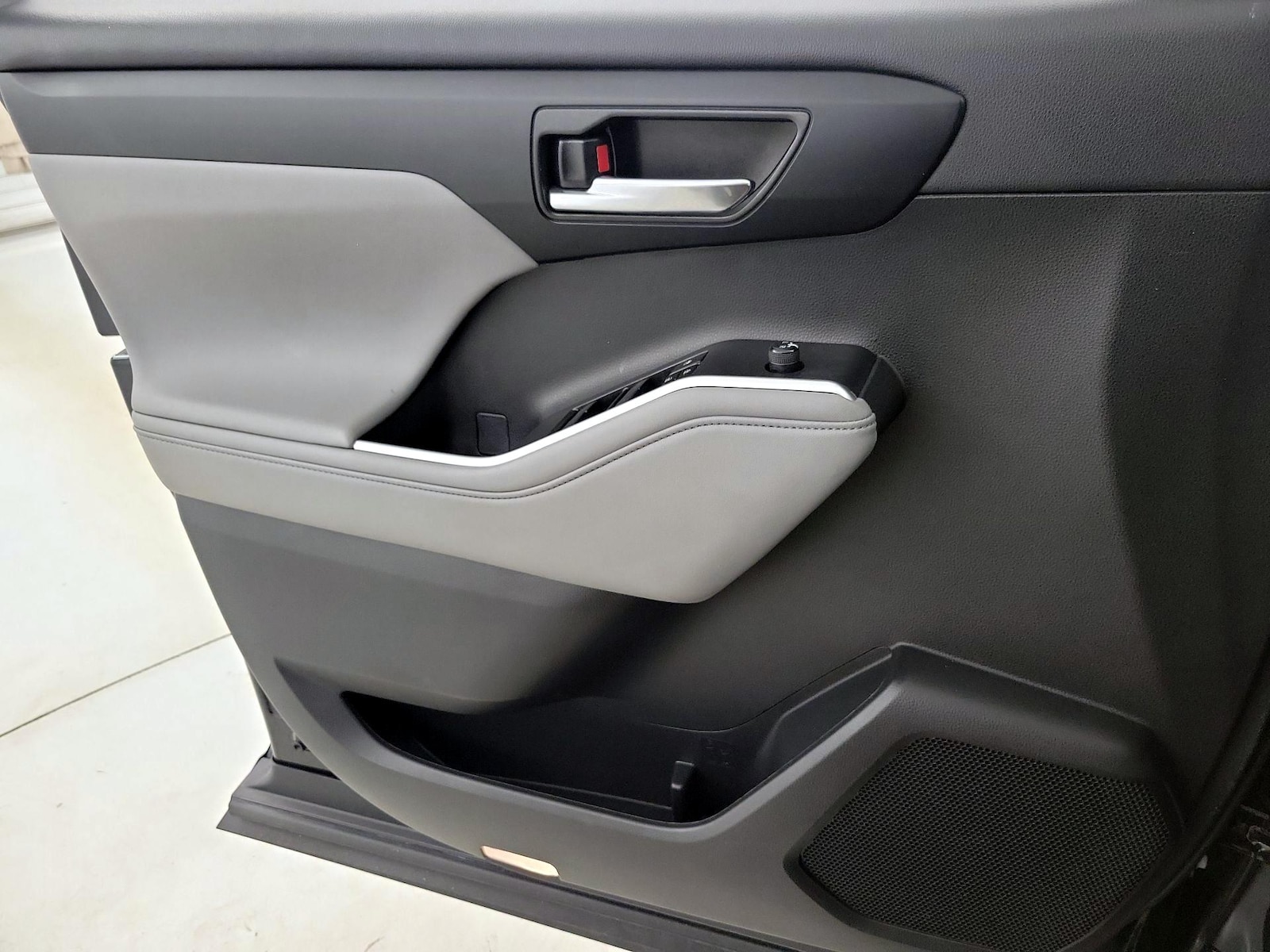 2023 Toyota Highlander XLE - Photo 13