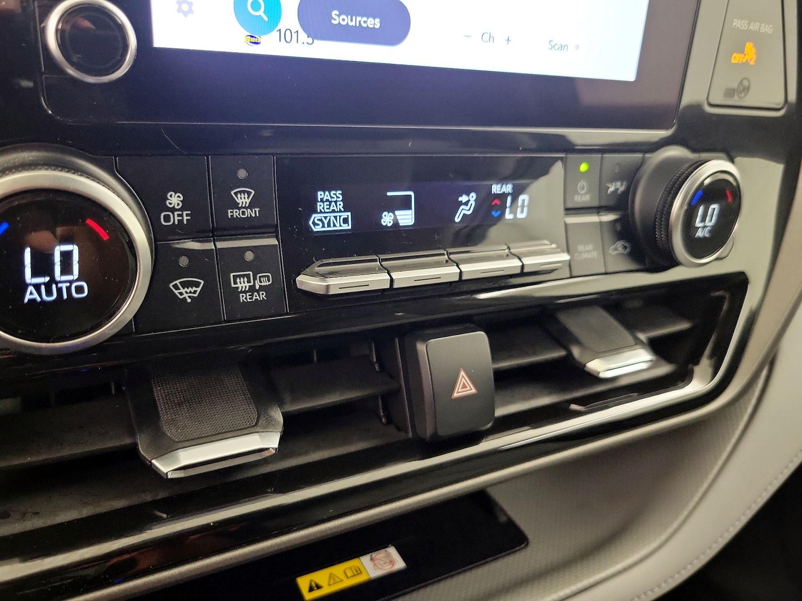 2023 Toyota Highlander XLE - Photo 17