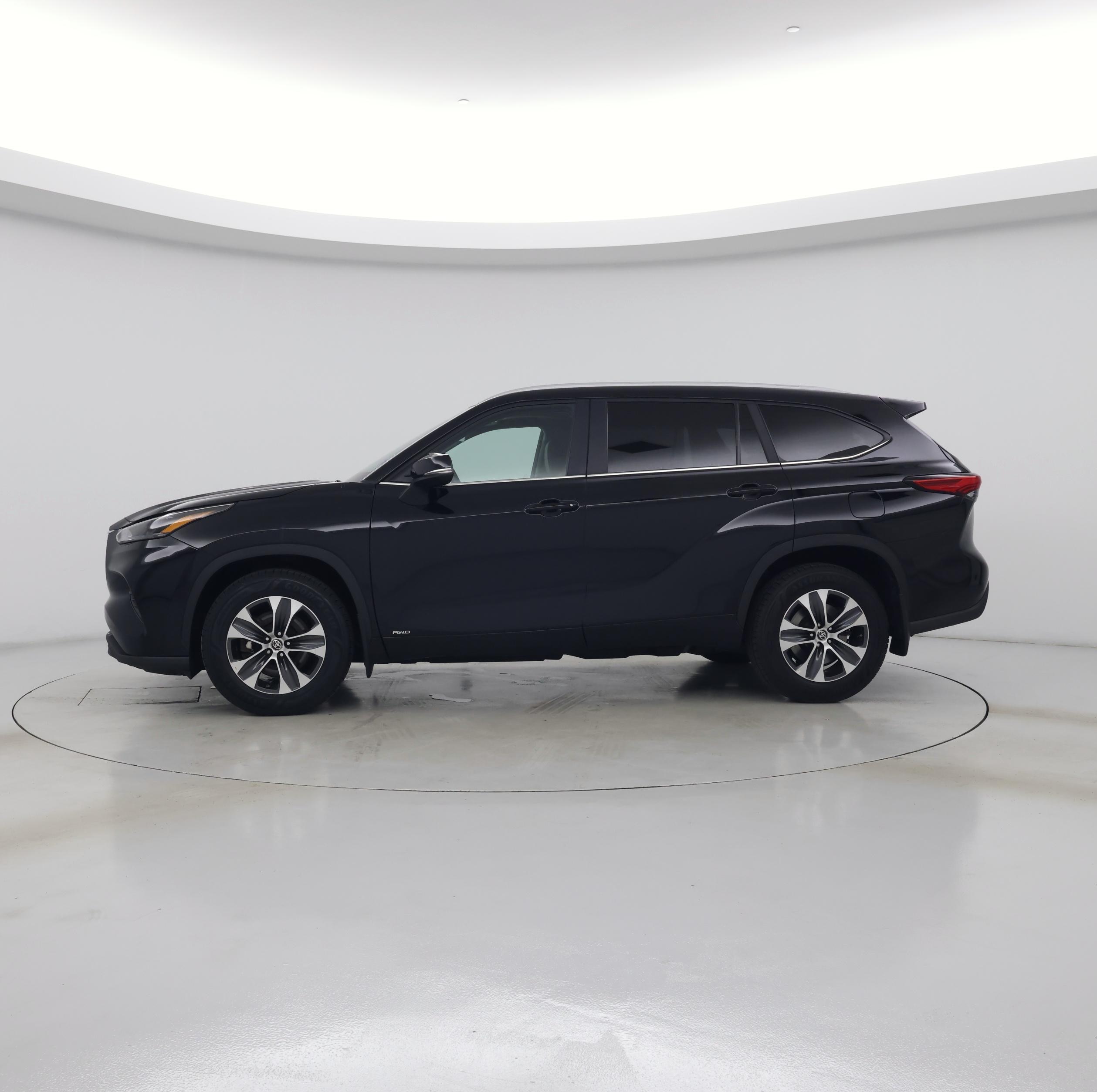 Thumbnail: 2023 Toyota Highlander - 3