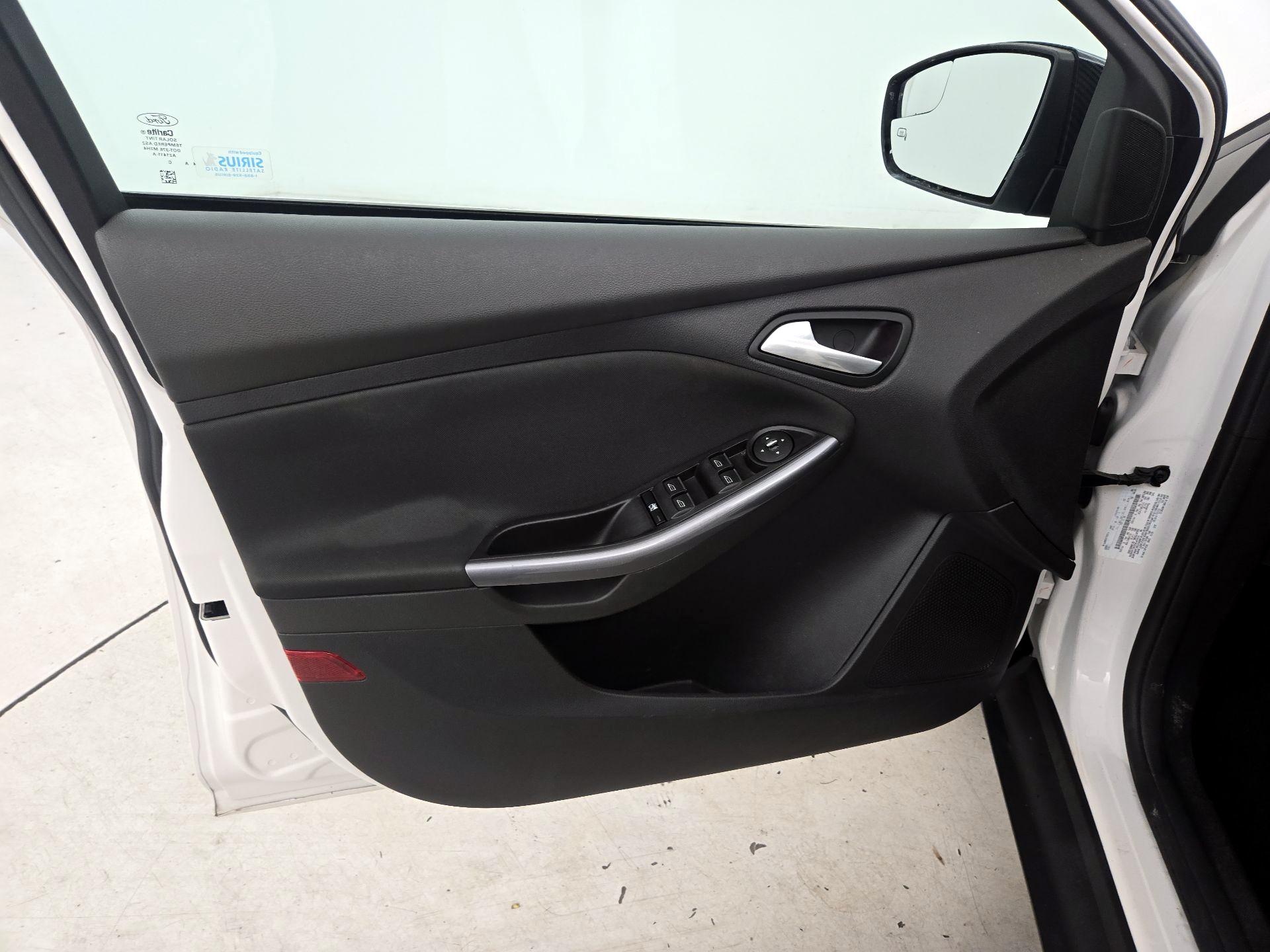 Thumbnail: 2014 Ford Focus - 12