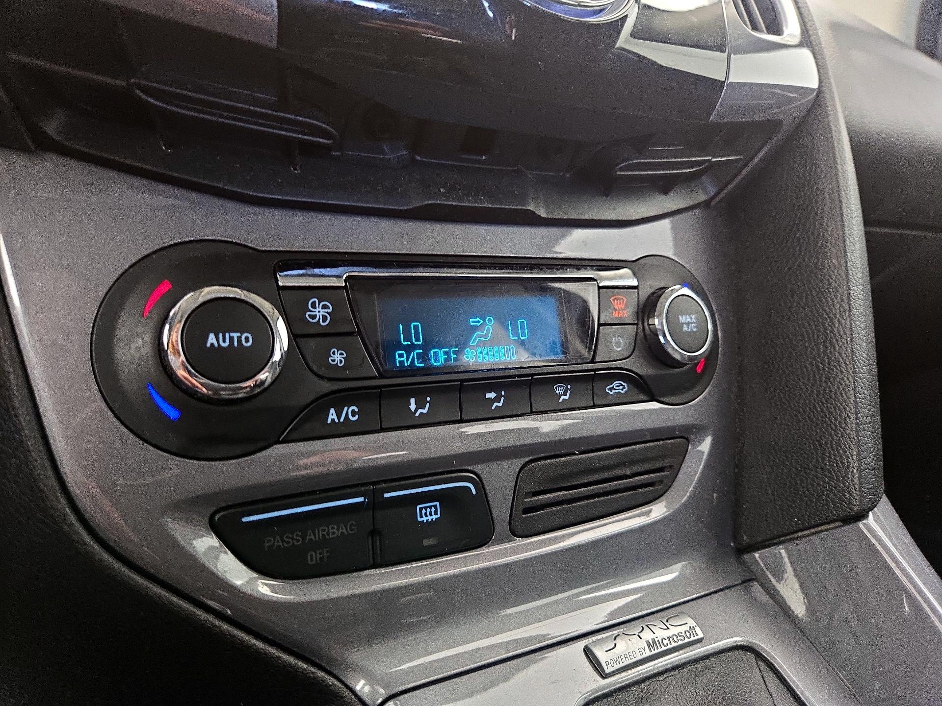 Thumbnail: 2014 Ford Focus - 17