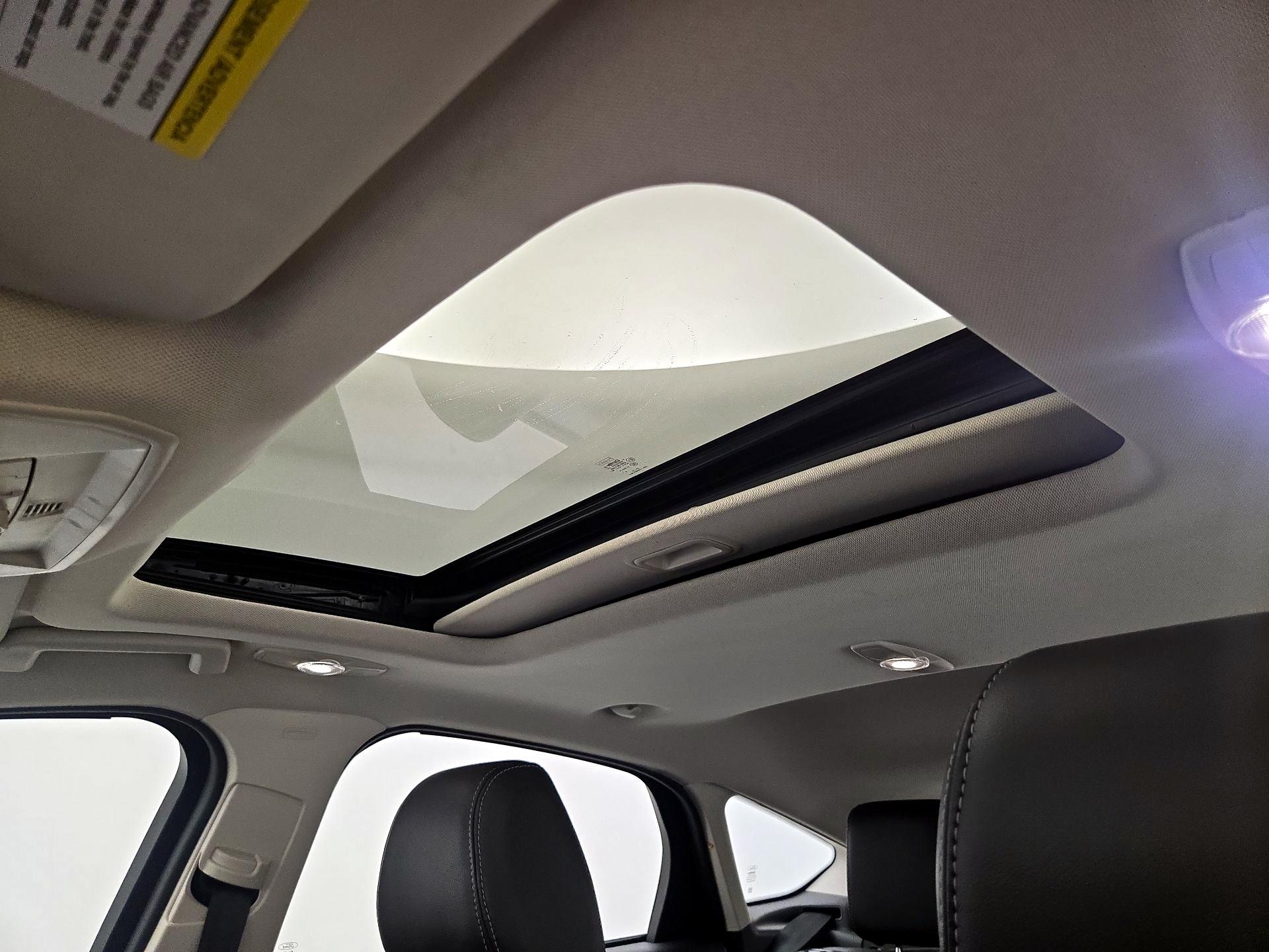 Thumbnail: 2014 Ford Focus - 20