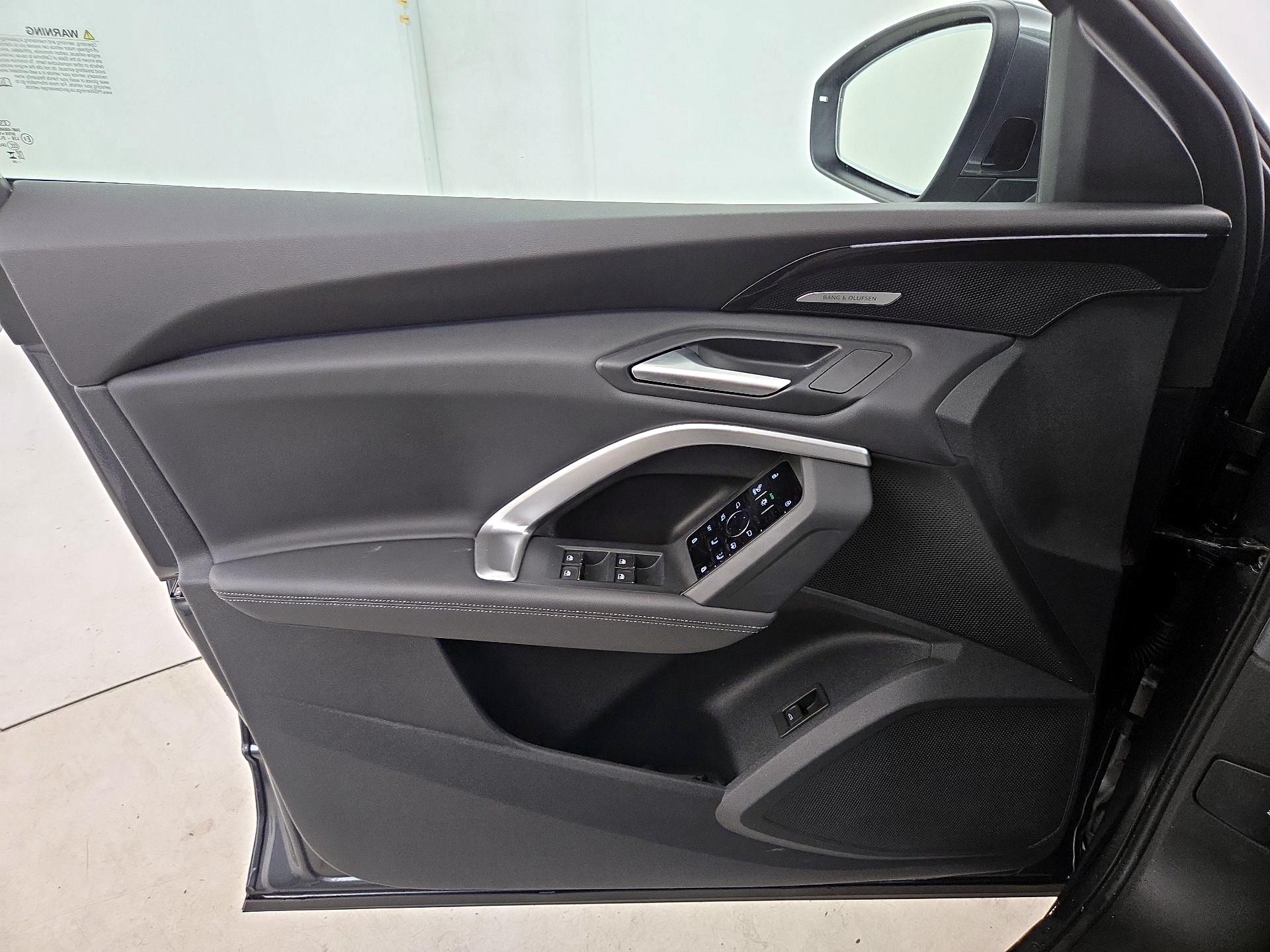 Thumbnail: 2025 Audi Q5 - 12