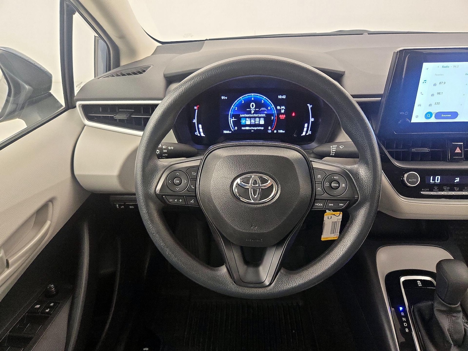 2026 Toyota Corolla LE - Photo 11