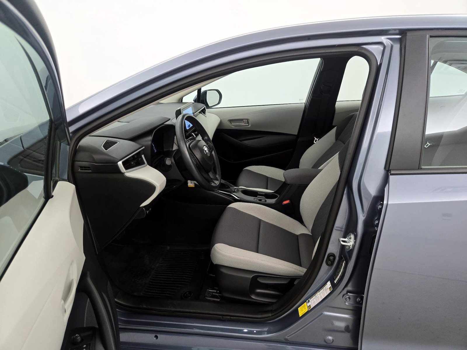 2026 Toyota Corolla LE - Photo 12