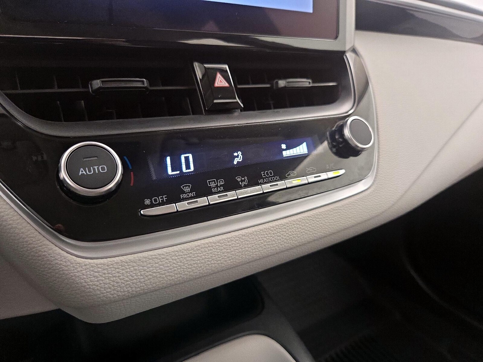 2026 Toyota Corolla LE - Photo 17