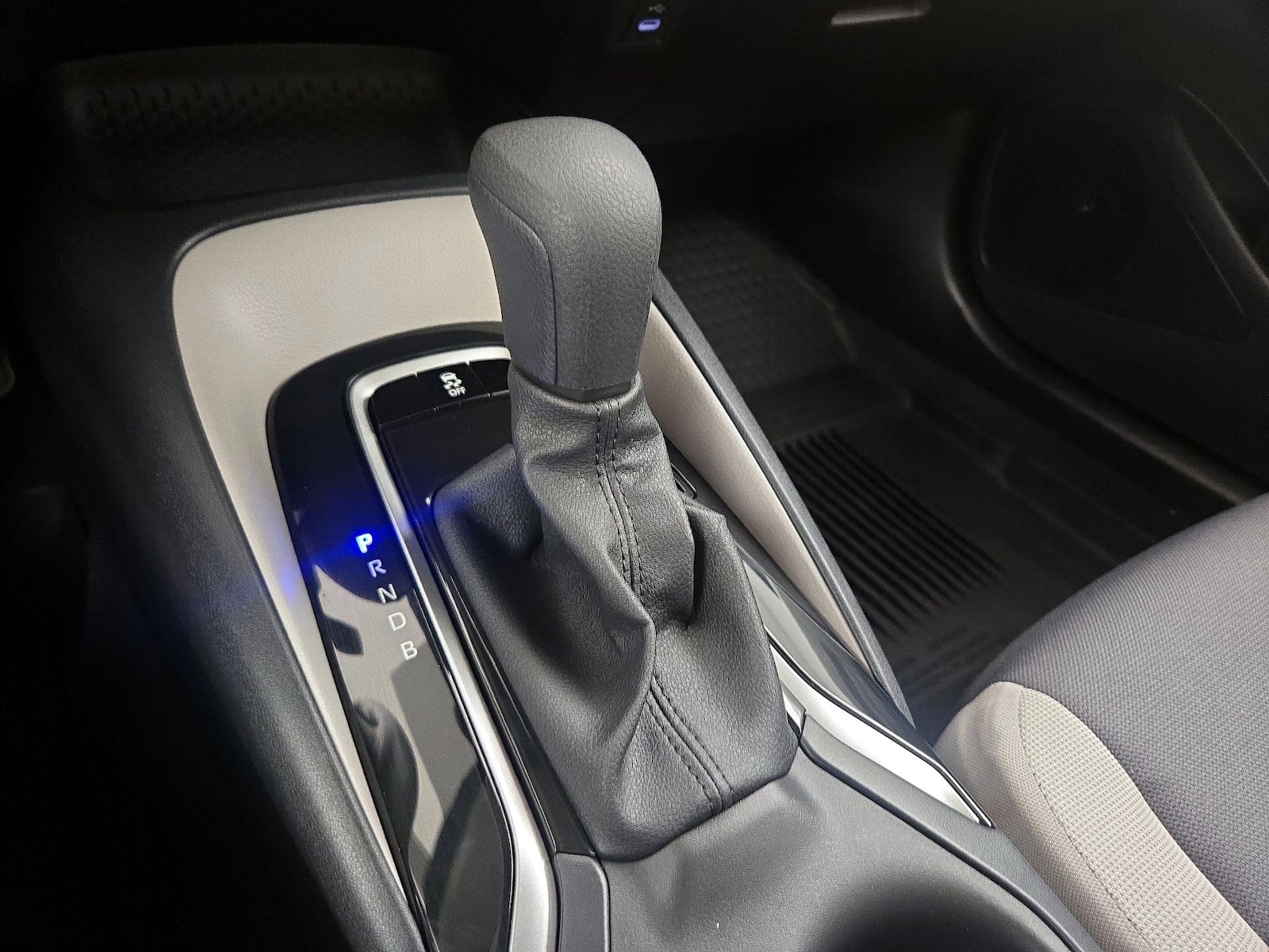 2026 Toyota Corolla LE - Photo 18