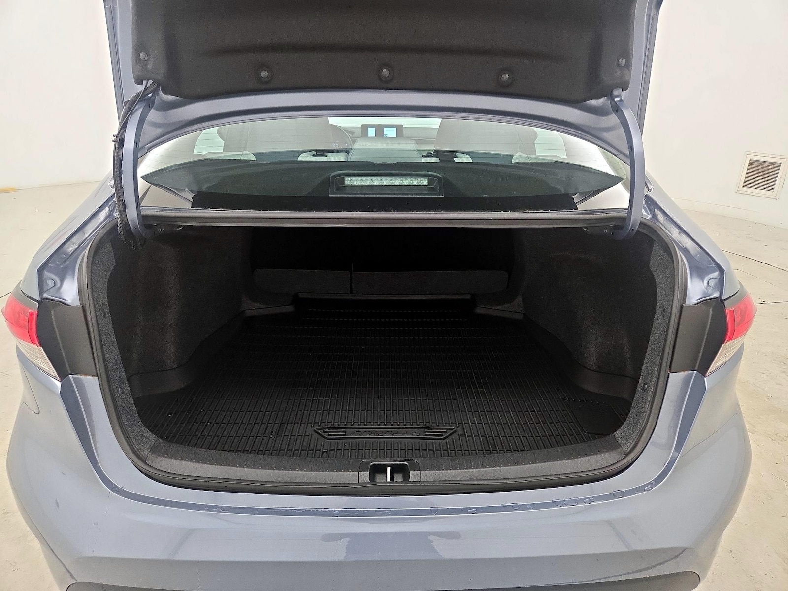 2026 Toyota Corolla LE - Photo 21