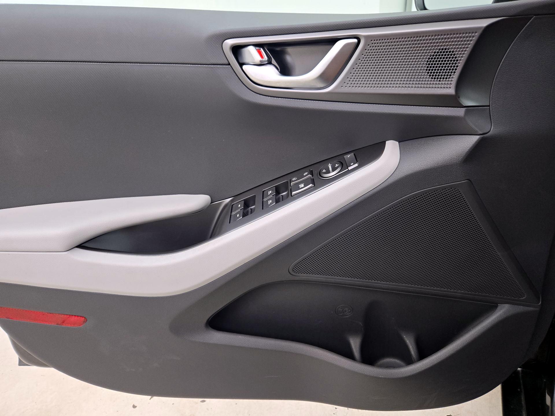 Thumbnail: 2022 Hyundai Ioniq - 12