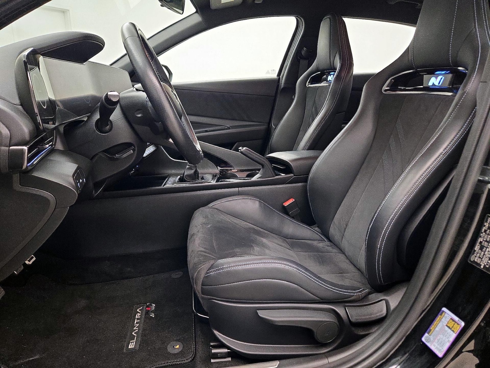 2023 Hyundai Elantra N - Photo 12