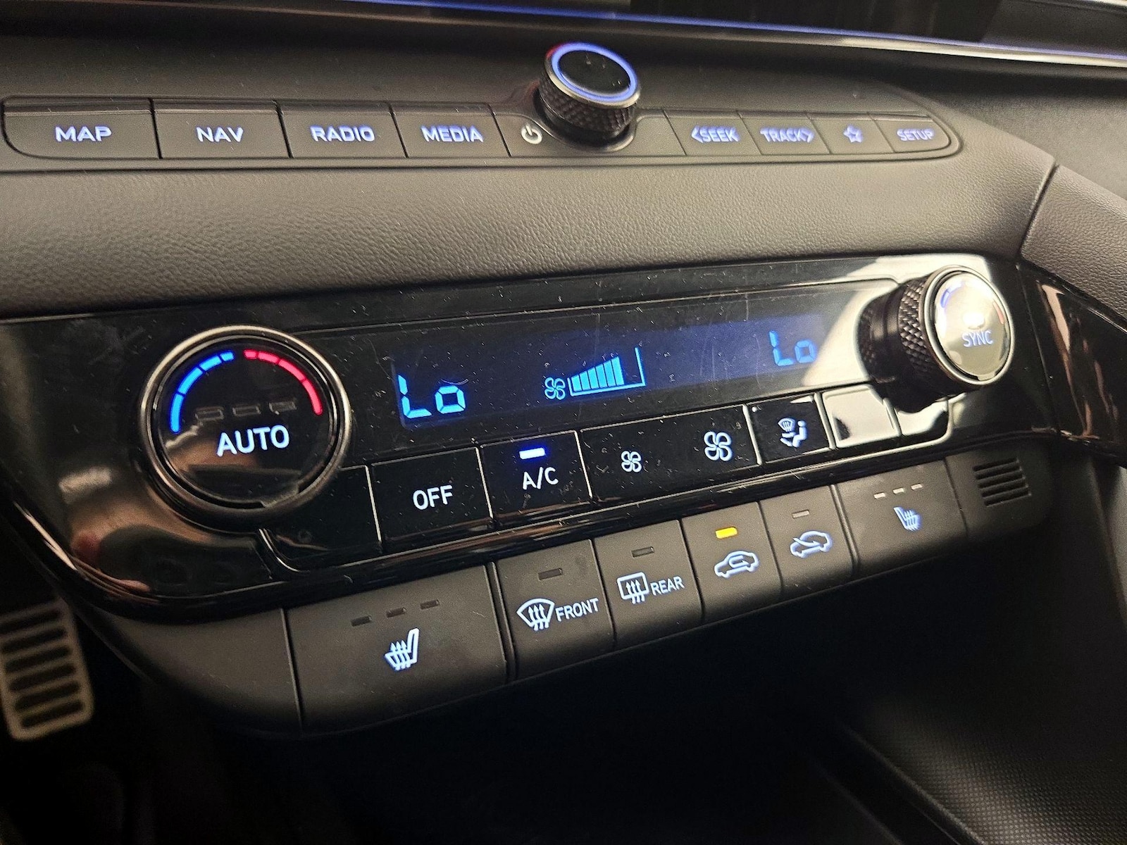 2023 Hyundai Elantra N - Photo 18