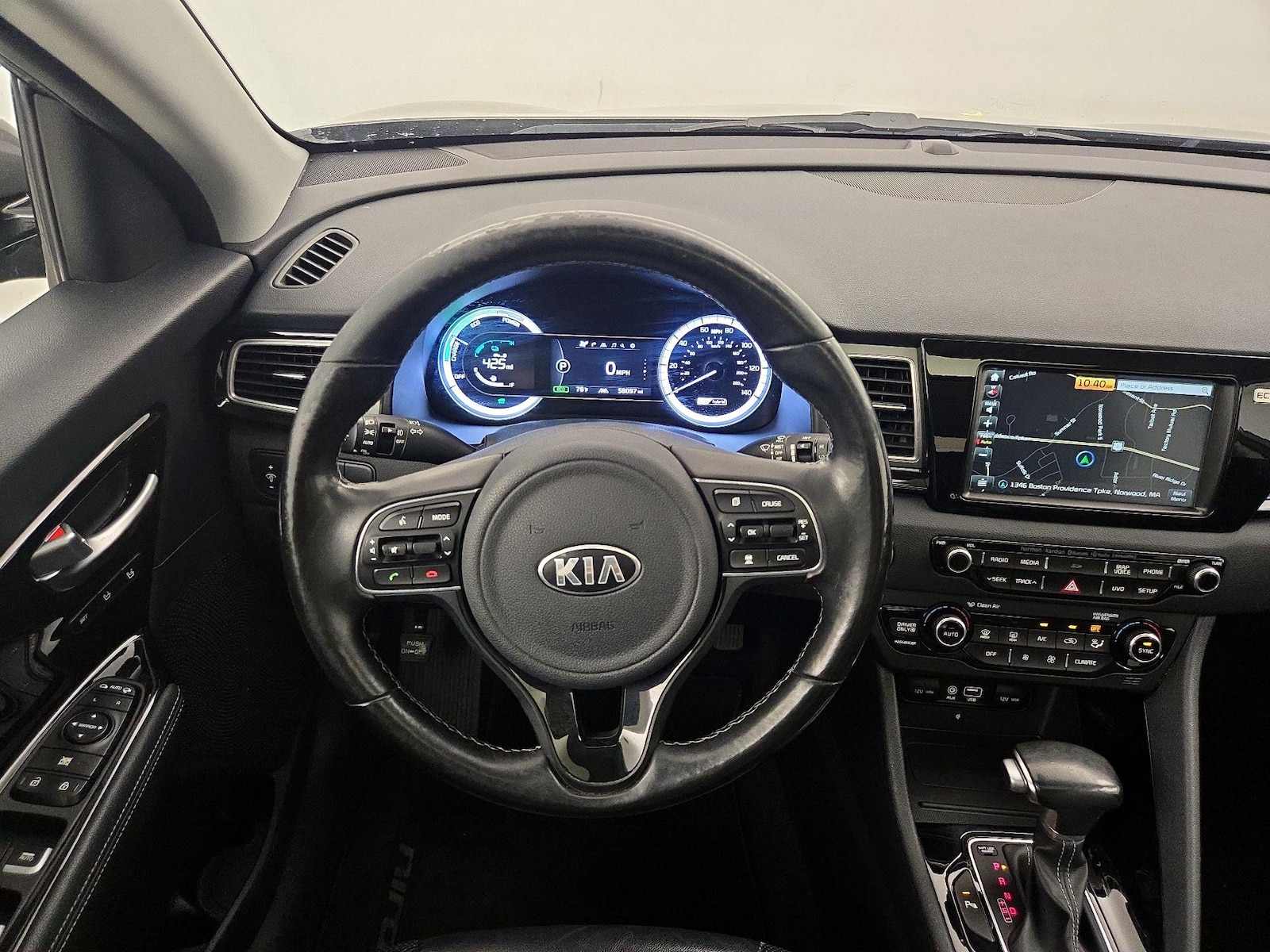 2017 Kia Niro Touring - Photo 11