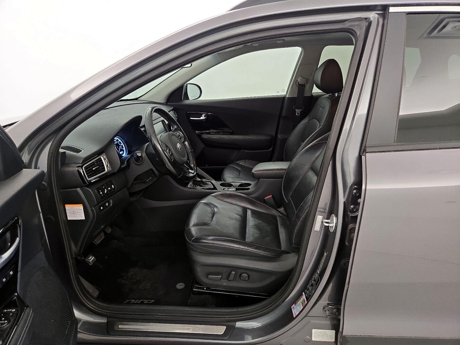 2017 Kia Niro Touring - Photo 12