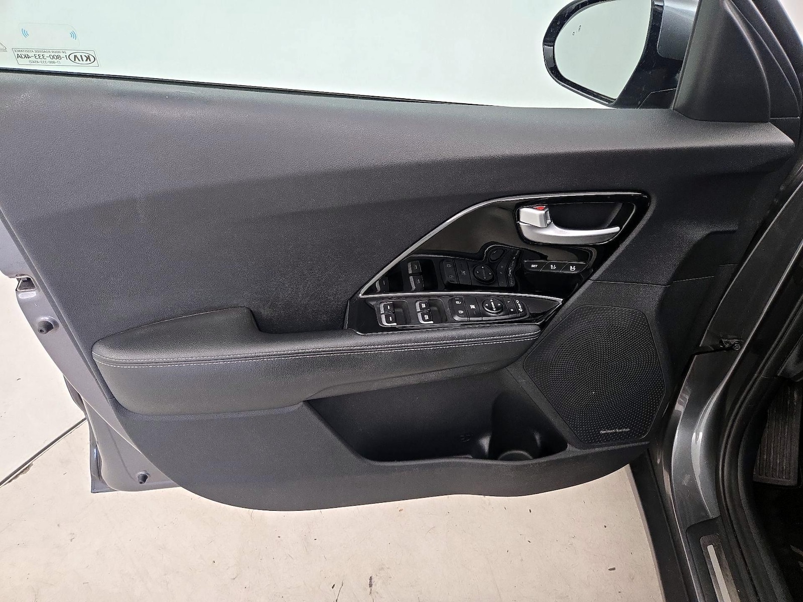 2017 Kia Niro Touring - Photo 13