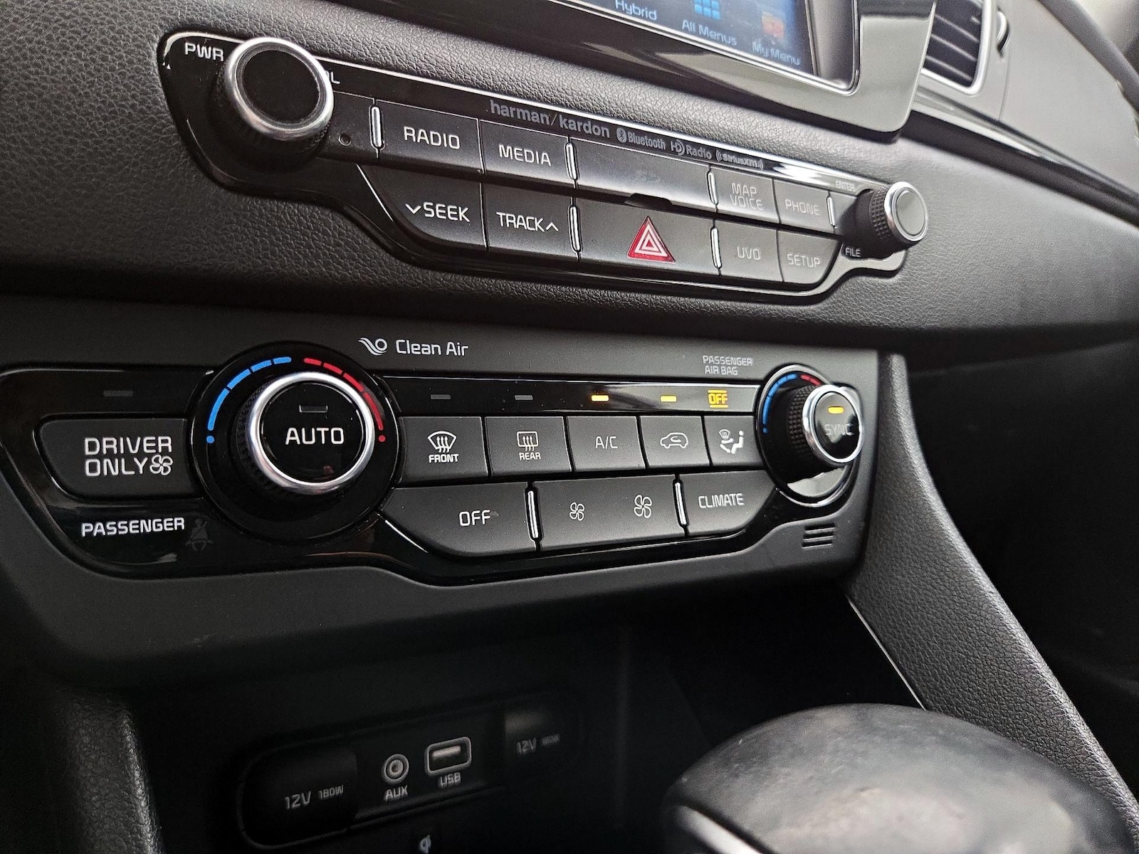 2017 Kia Niro Touring - Photo 18