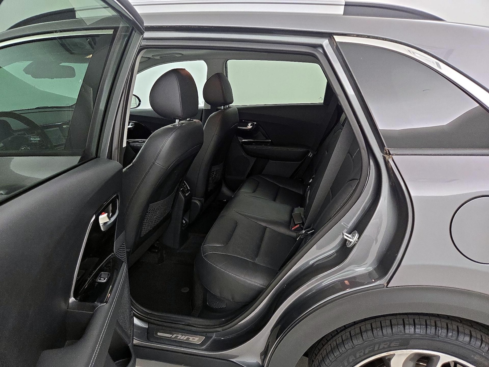 2017 Kia Niro Touring - Photo 22