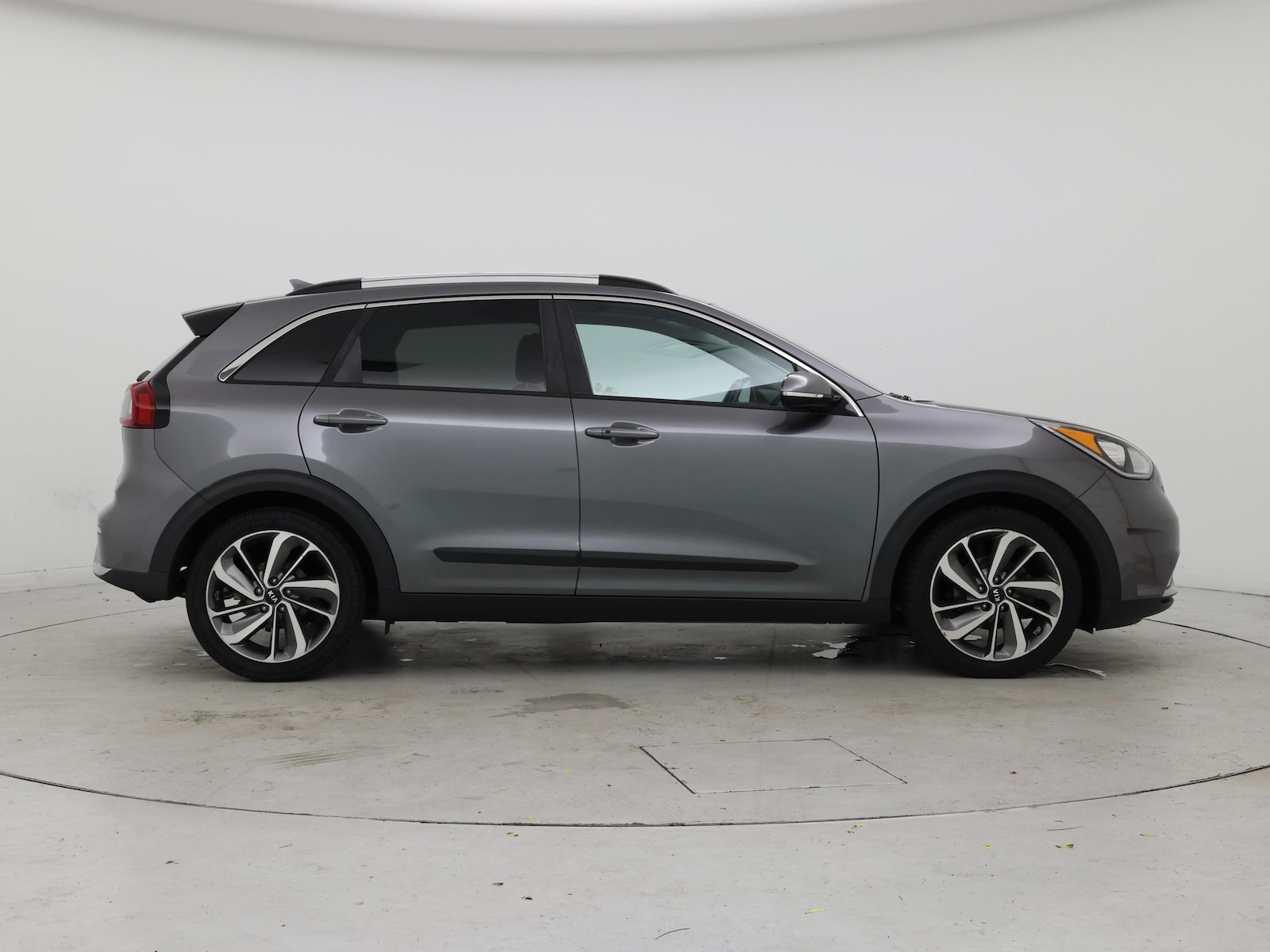 2017 Kia Niro Touring - Photo 8