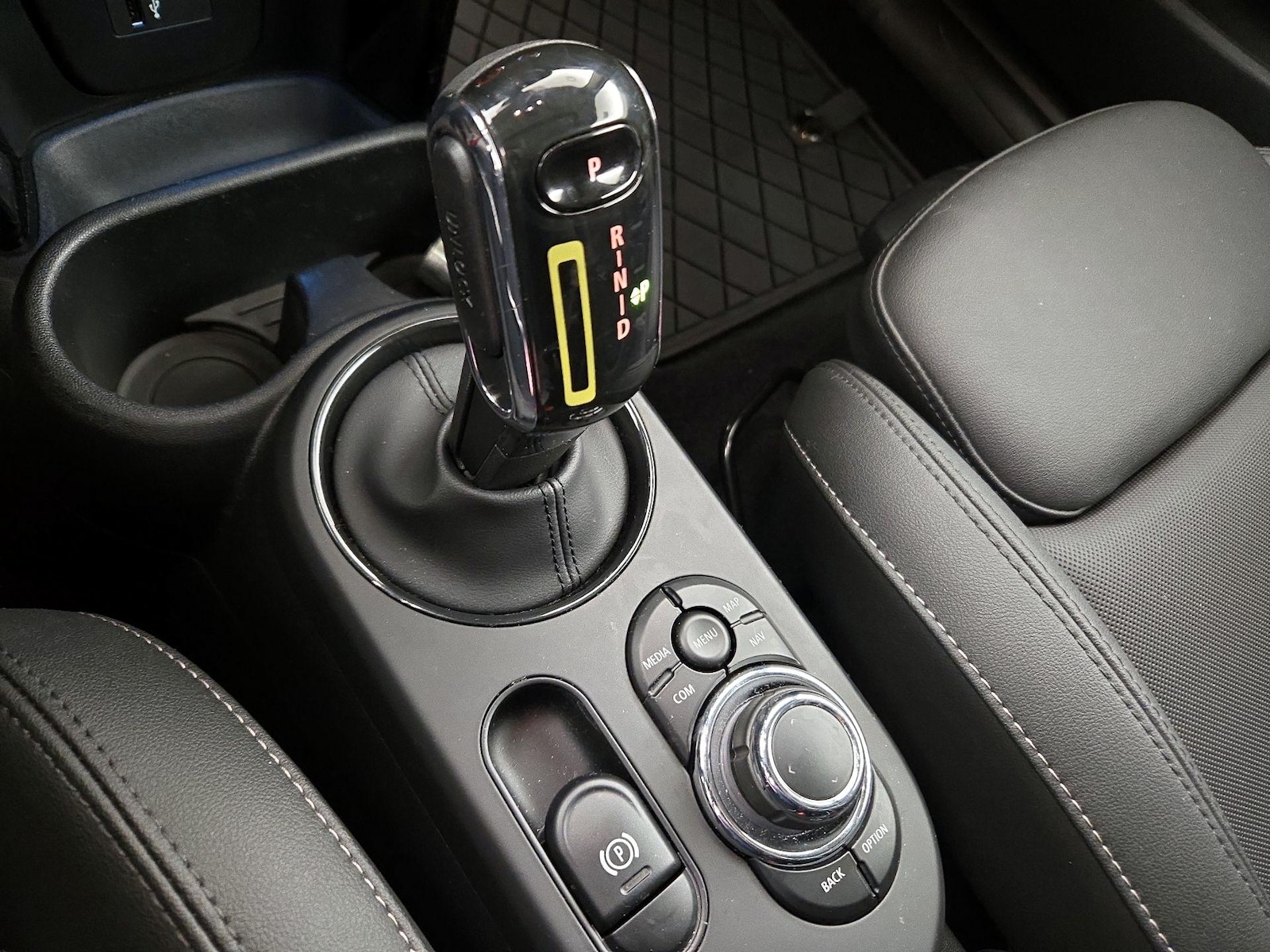 2024 MINI Hardtop 2 Door SE - Photo 18