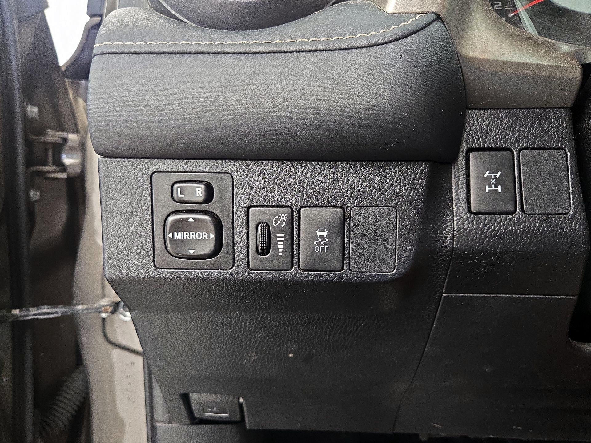 Thumbnail: 2014 Toyota RAV4 - 13