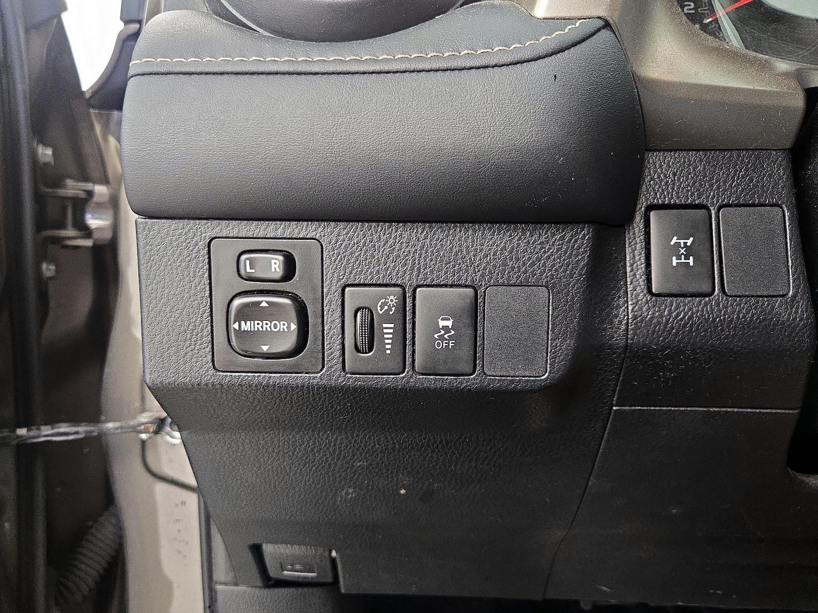 2014 Toyota RAV4 XLE - Photo 14