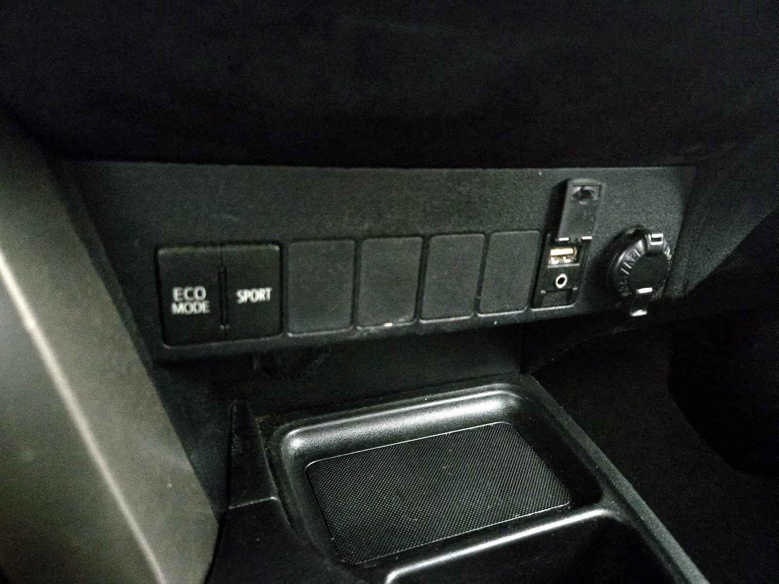 2014 Toyota RAV4 XLE - Photo 19