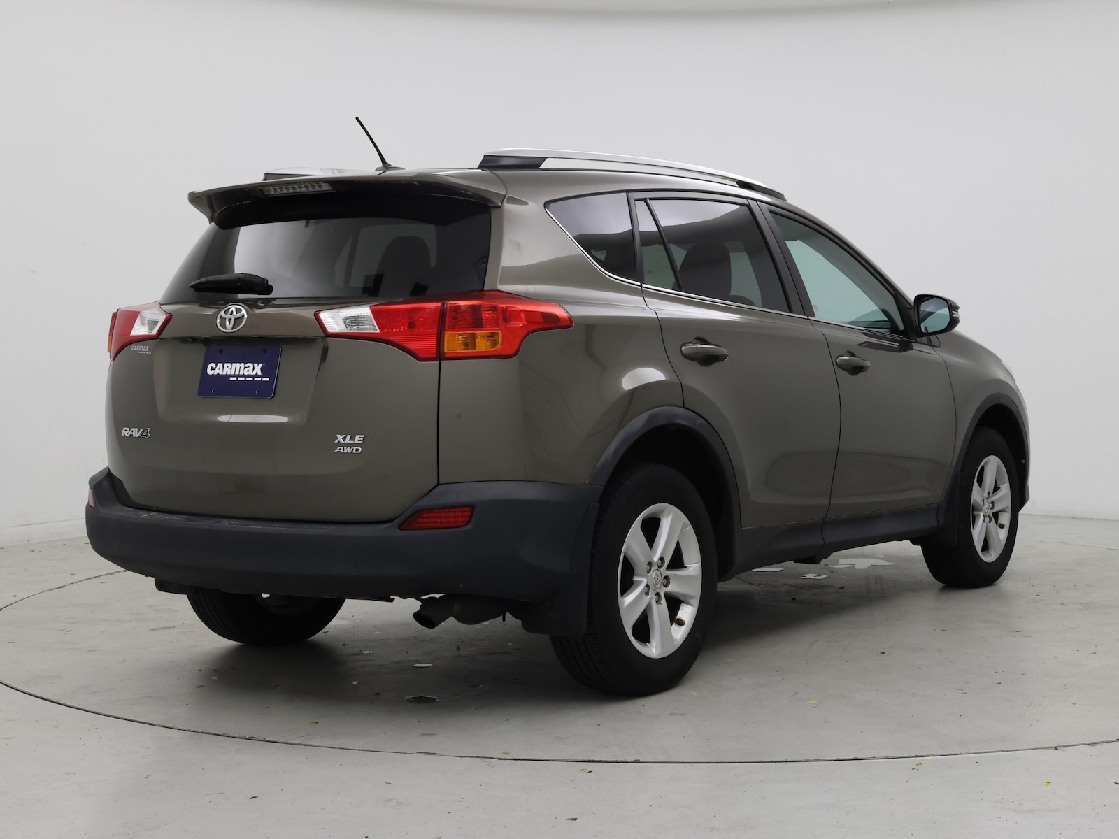 2014 Toyota RAV4 XLE - Photo 9