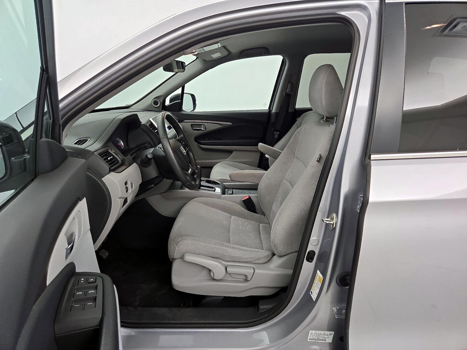 2019 Honda Pilot LX - Photo 12