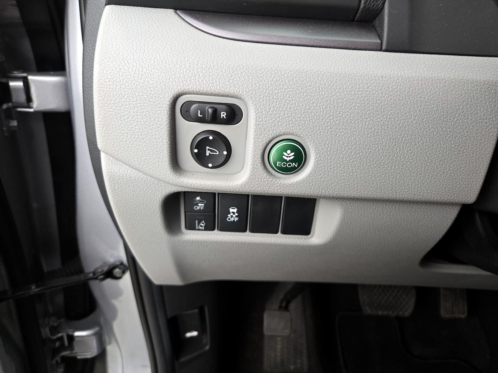 2019 Honda Pilot LX - Photo 14