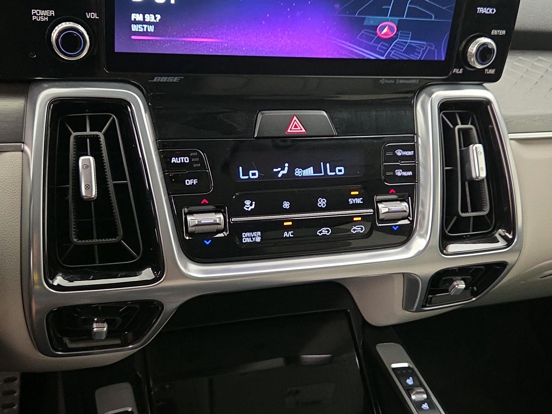 Thumbnail: 2023 Kia Sorento - 16