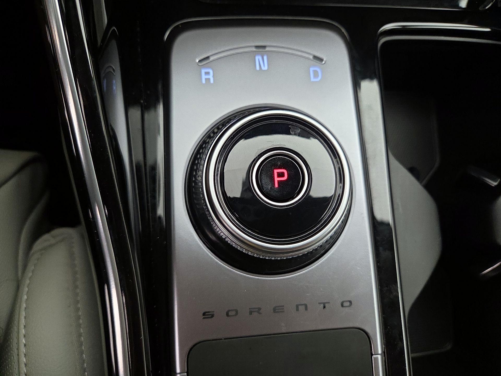 Thumbnail: 2023 Kia Sorento - 17