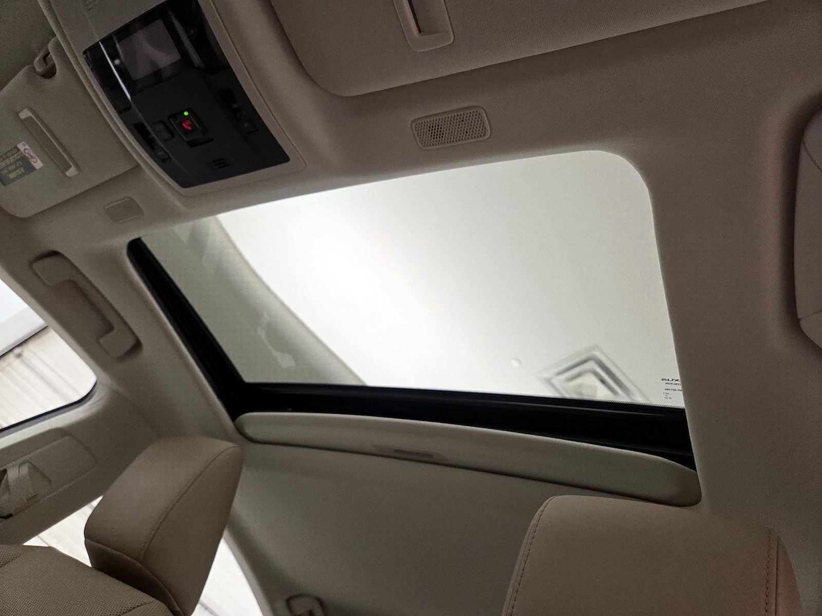 Sunroof(s) & Overhead Airbags
